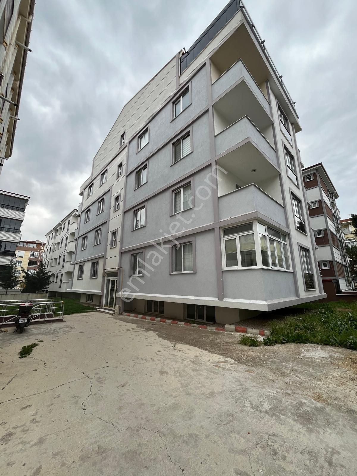 Kırklareli Merkez İstasyon Mah. Yüksek Giriş Çift Balkonlu 2+1