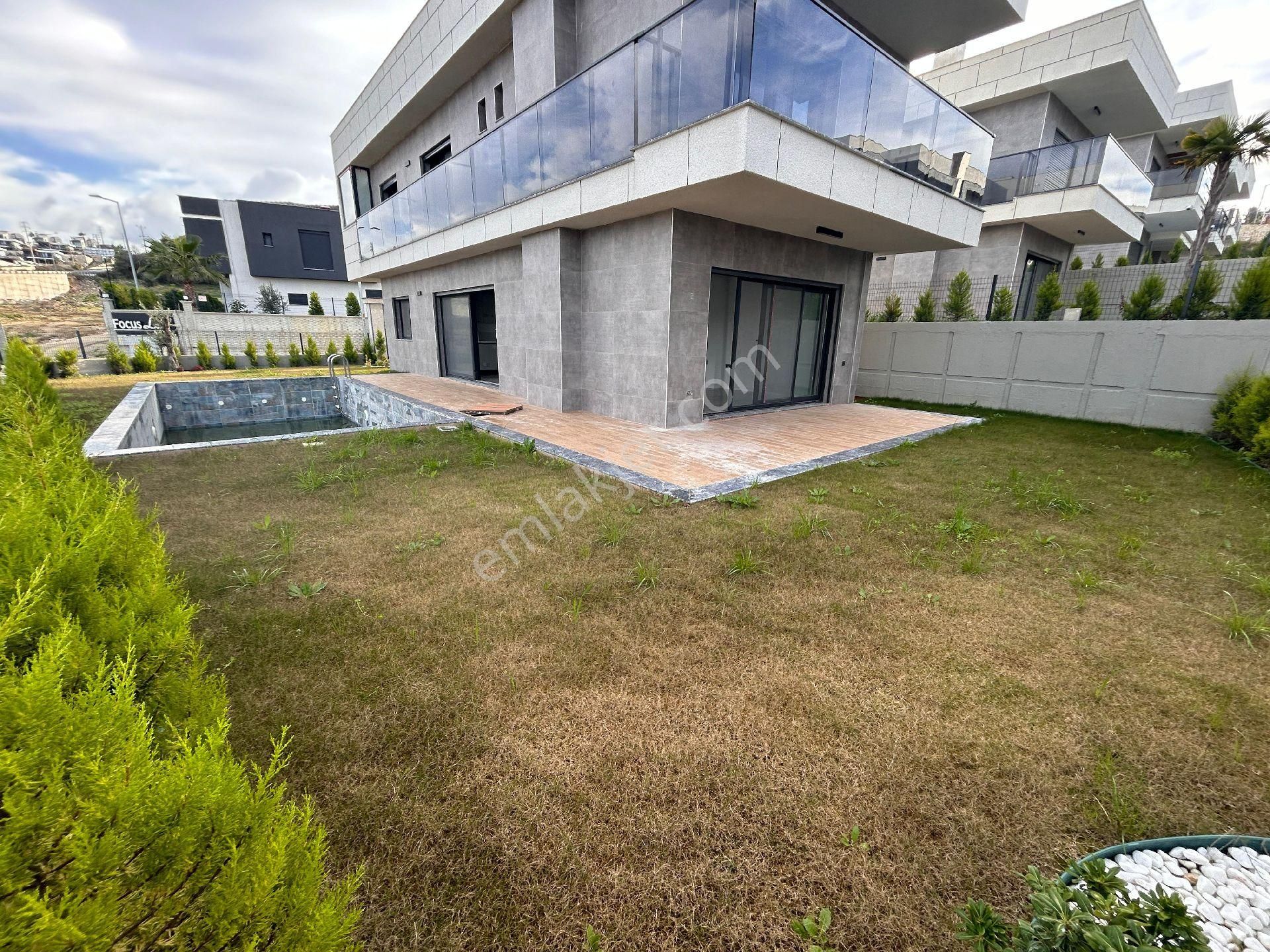Kuşadası Karova'da 4+1 Müstakil Lüks Villa