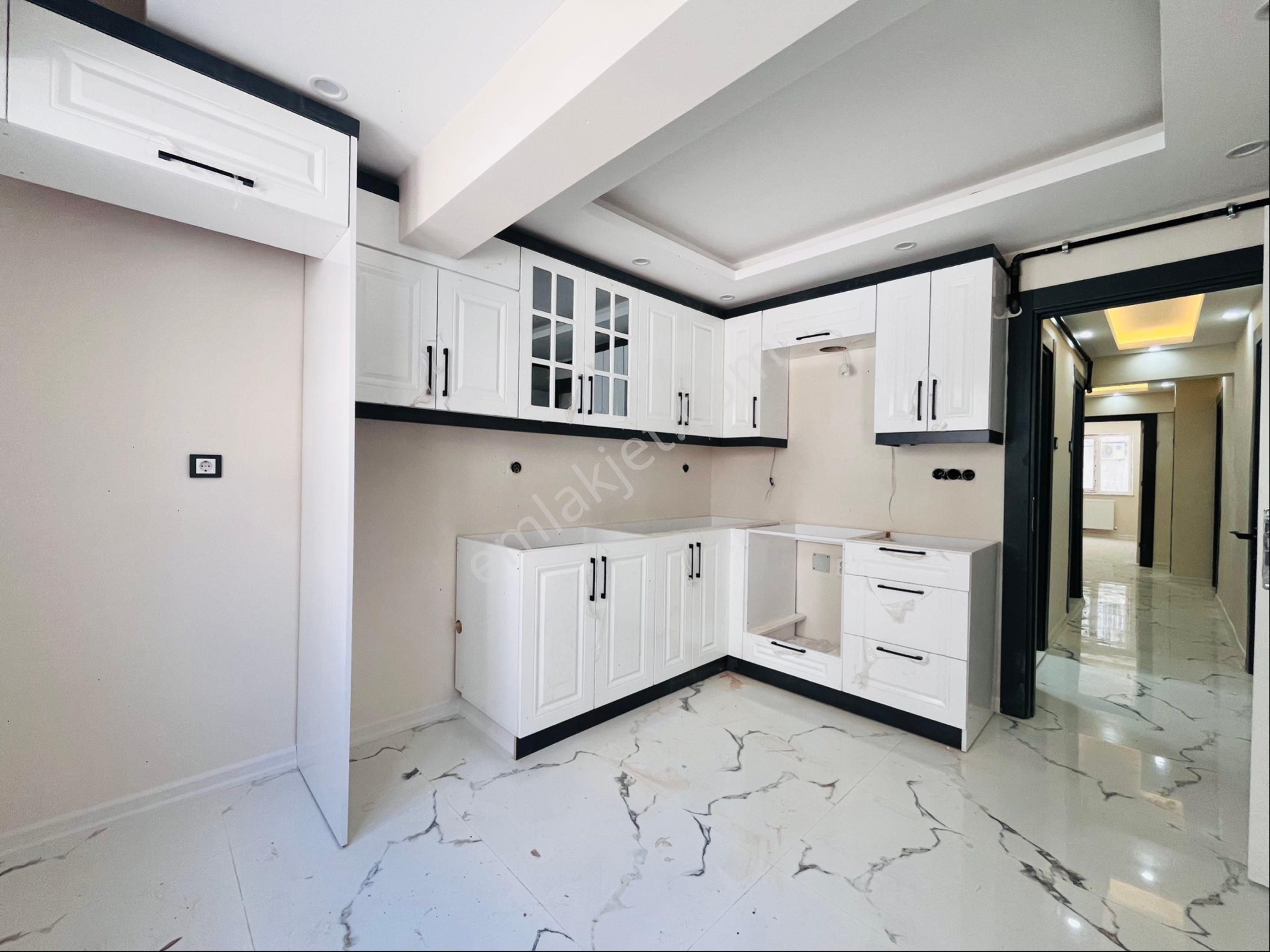Akıncılar Mh. 3+1 Otoparklı Ebeveyn Banyolu Lüx Daire