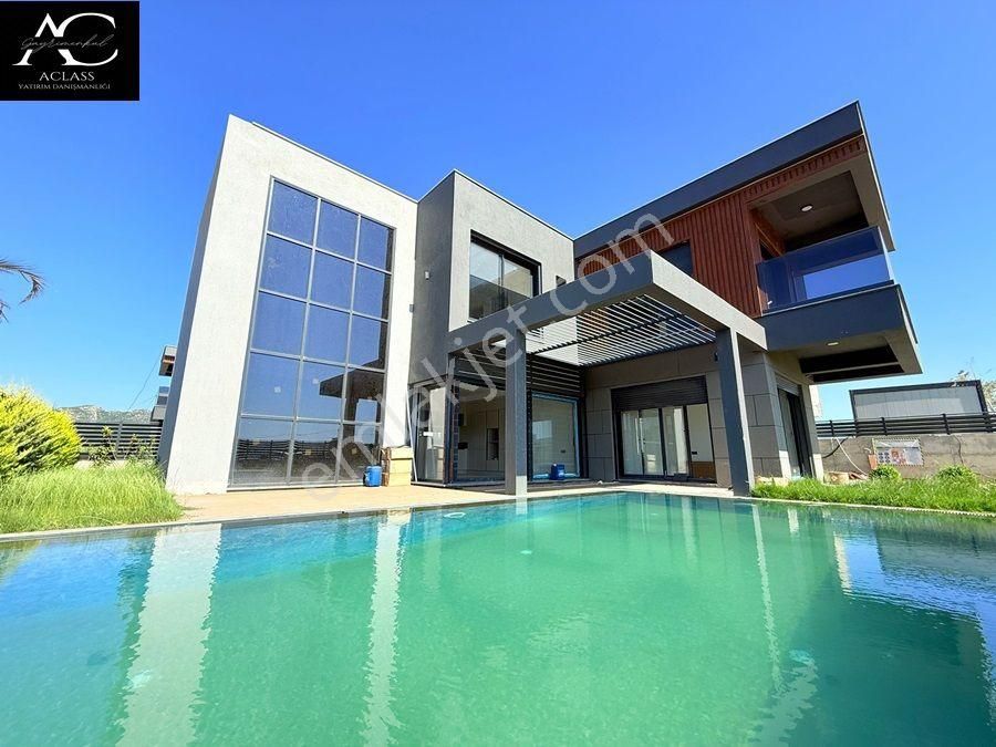 Panaromık Manzara-özel Havuz/otopark-500m2 Bahçe-modern-müstakil