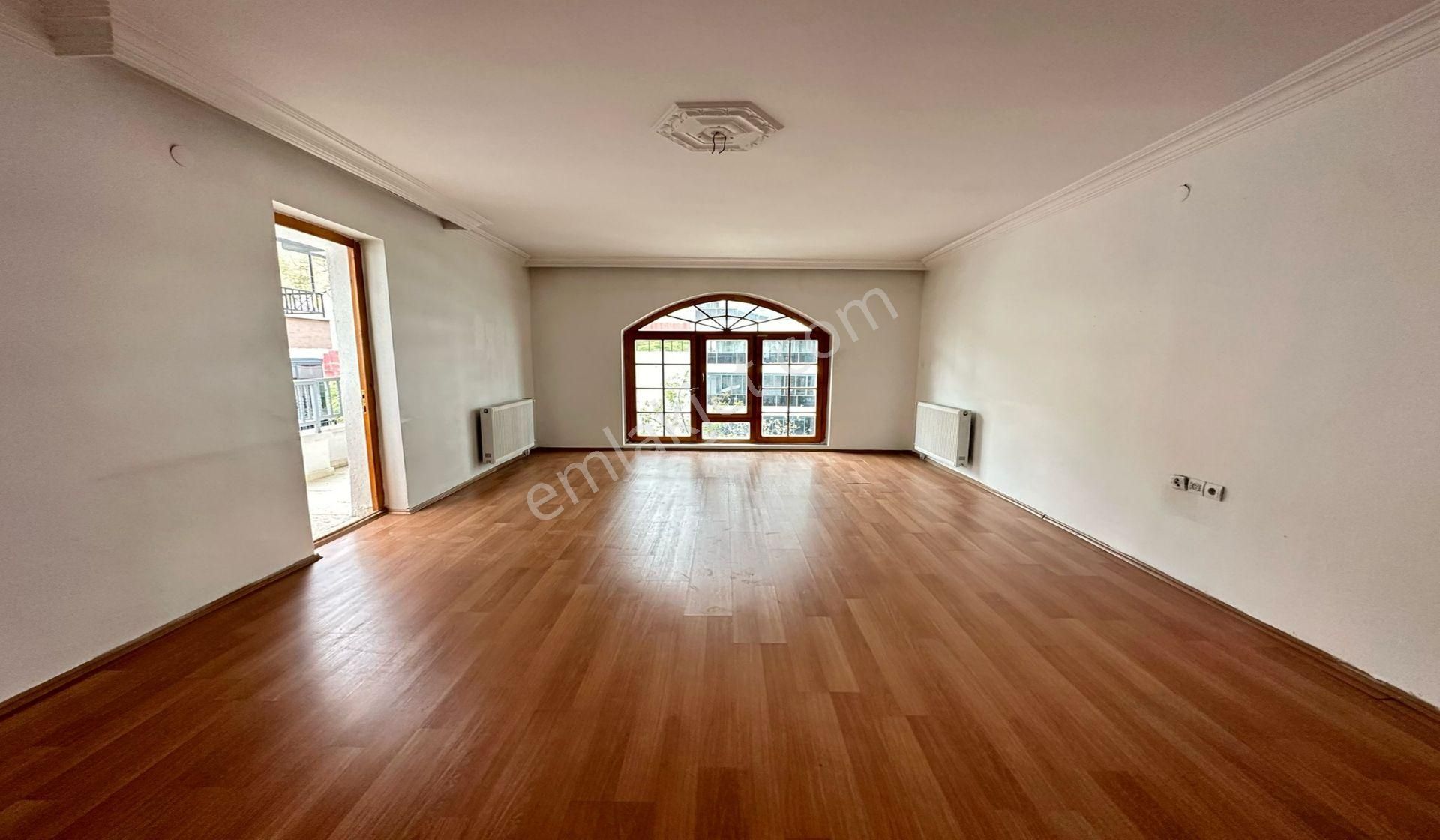 Kuşcağız'da 3. Katta 3+1 Geniş Kiralık Daire