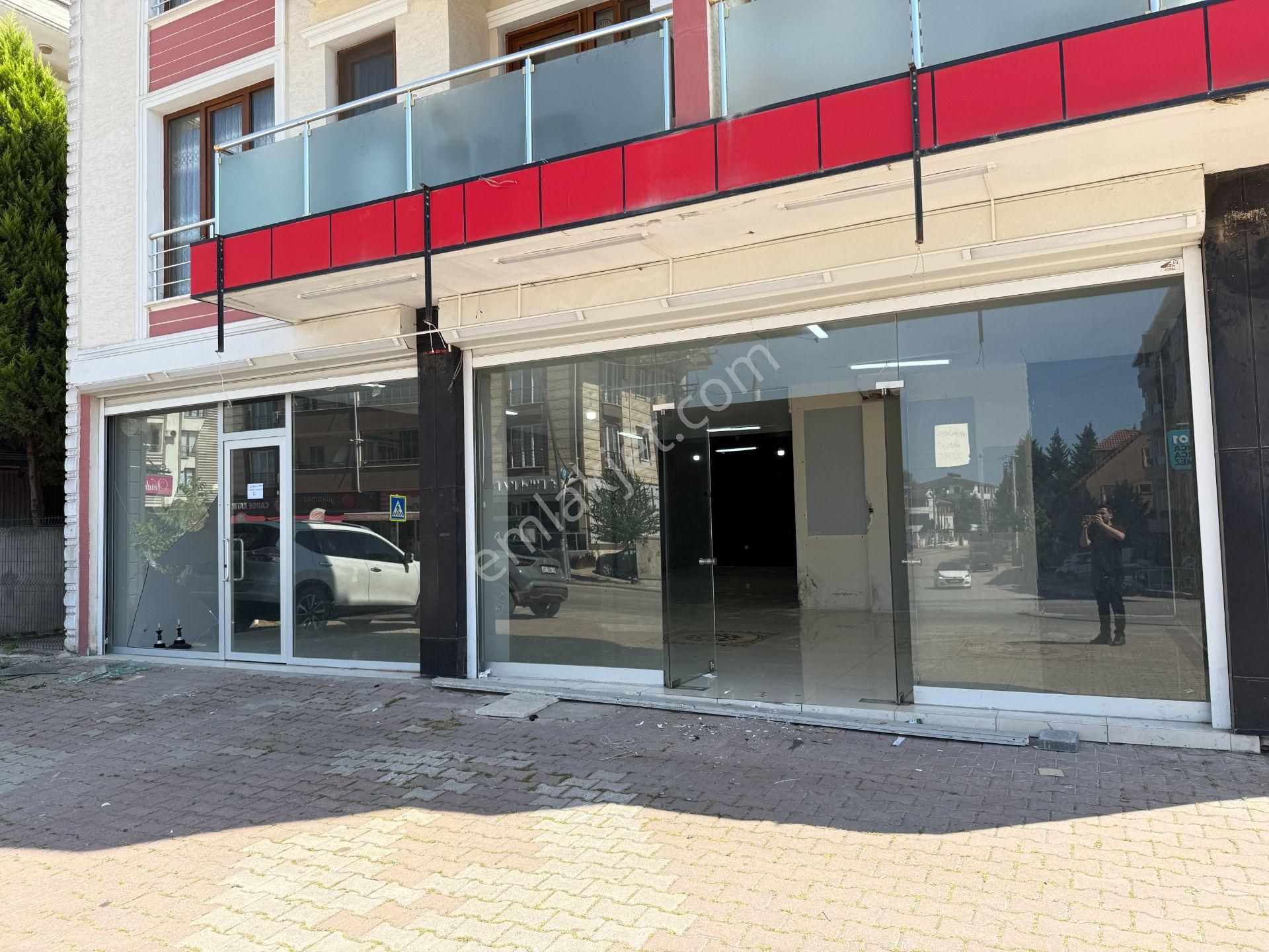 Cb Akademi Başiskele Pınar Caddesi Üzerinde 150 M2 Kiralık Dükkan