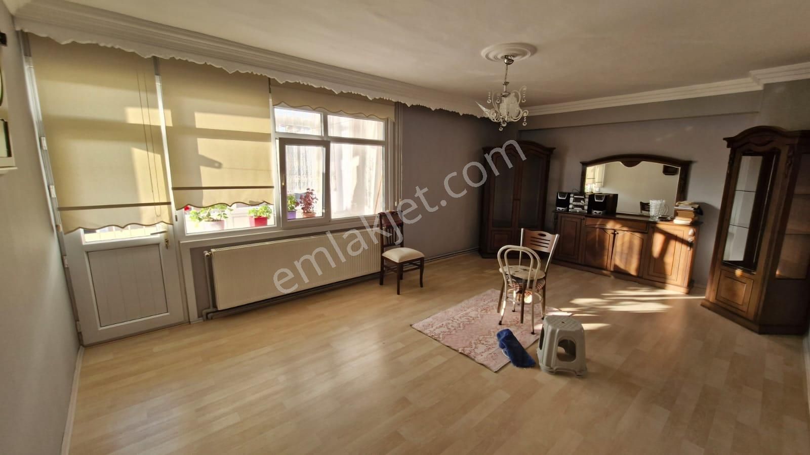 Kocaeli Karamürsel Merkezde Satılık 3+1 Bakımlı Daire