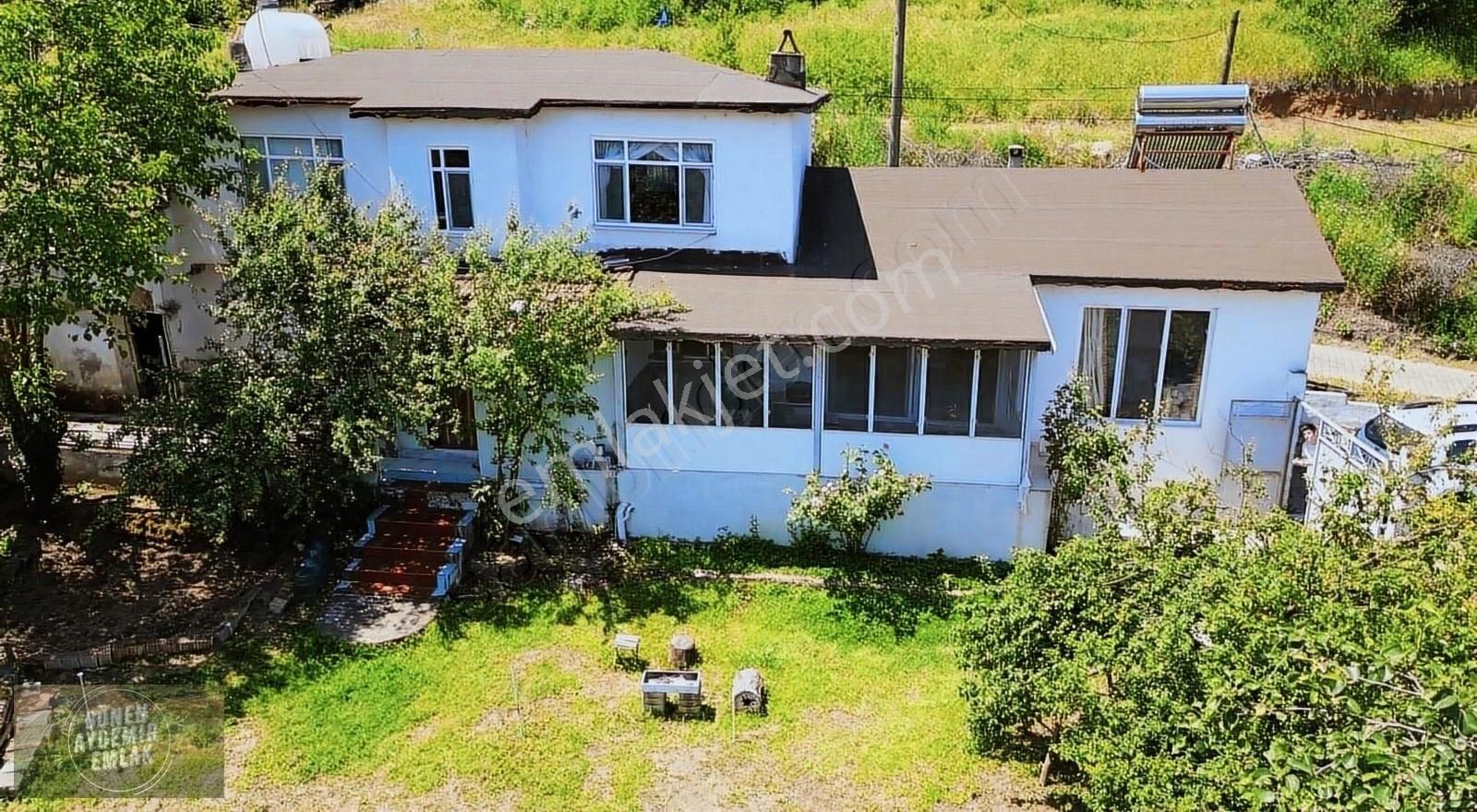 Gönen Dereköy'de 1.213 M² Arsa İçerisinde 2 Adet Köy Evi
