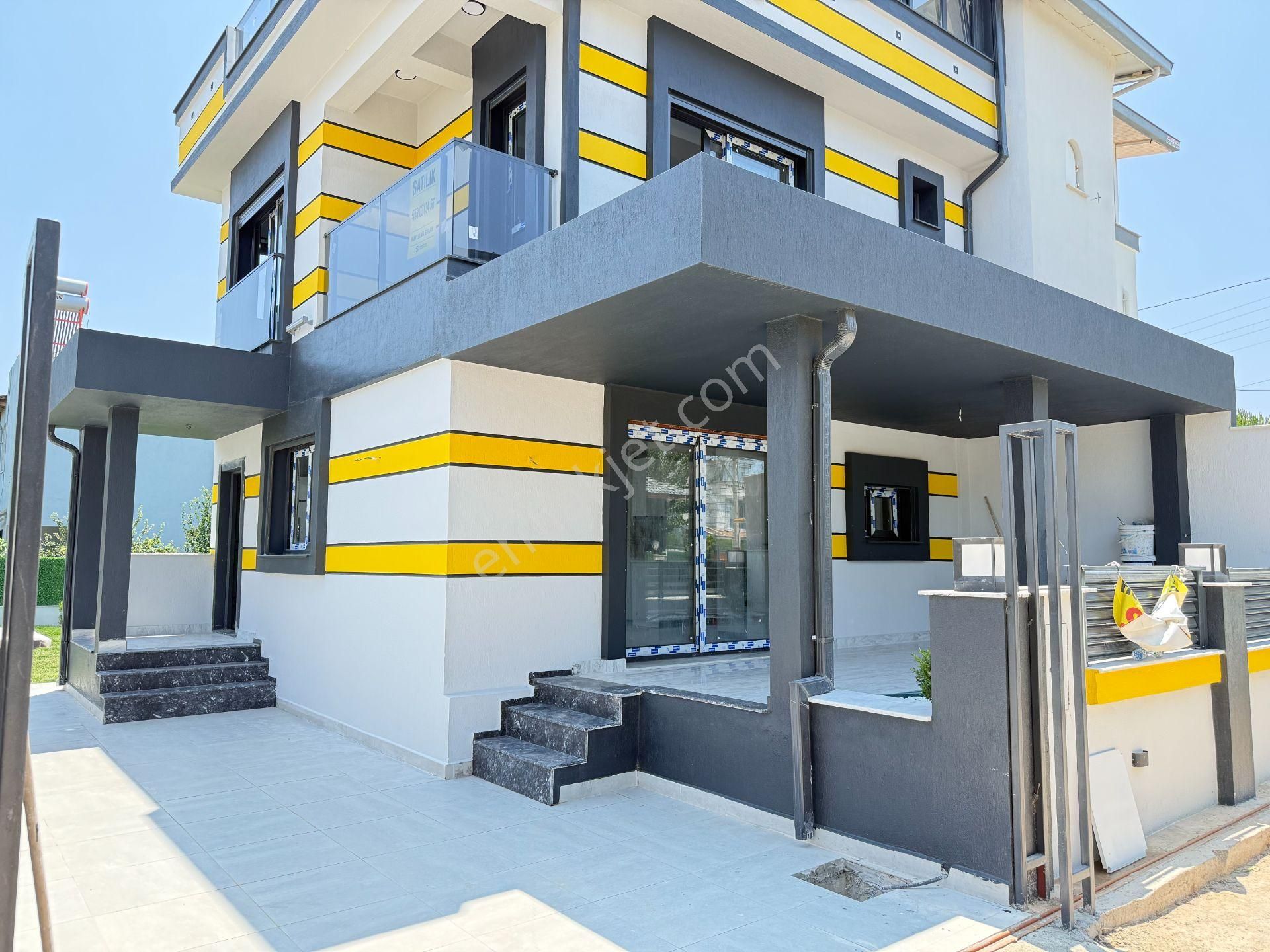 Seferihisar Doğanbey'de Satılık 3+1 Müstakil Sıfır Geniş Bahçeli Villa