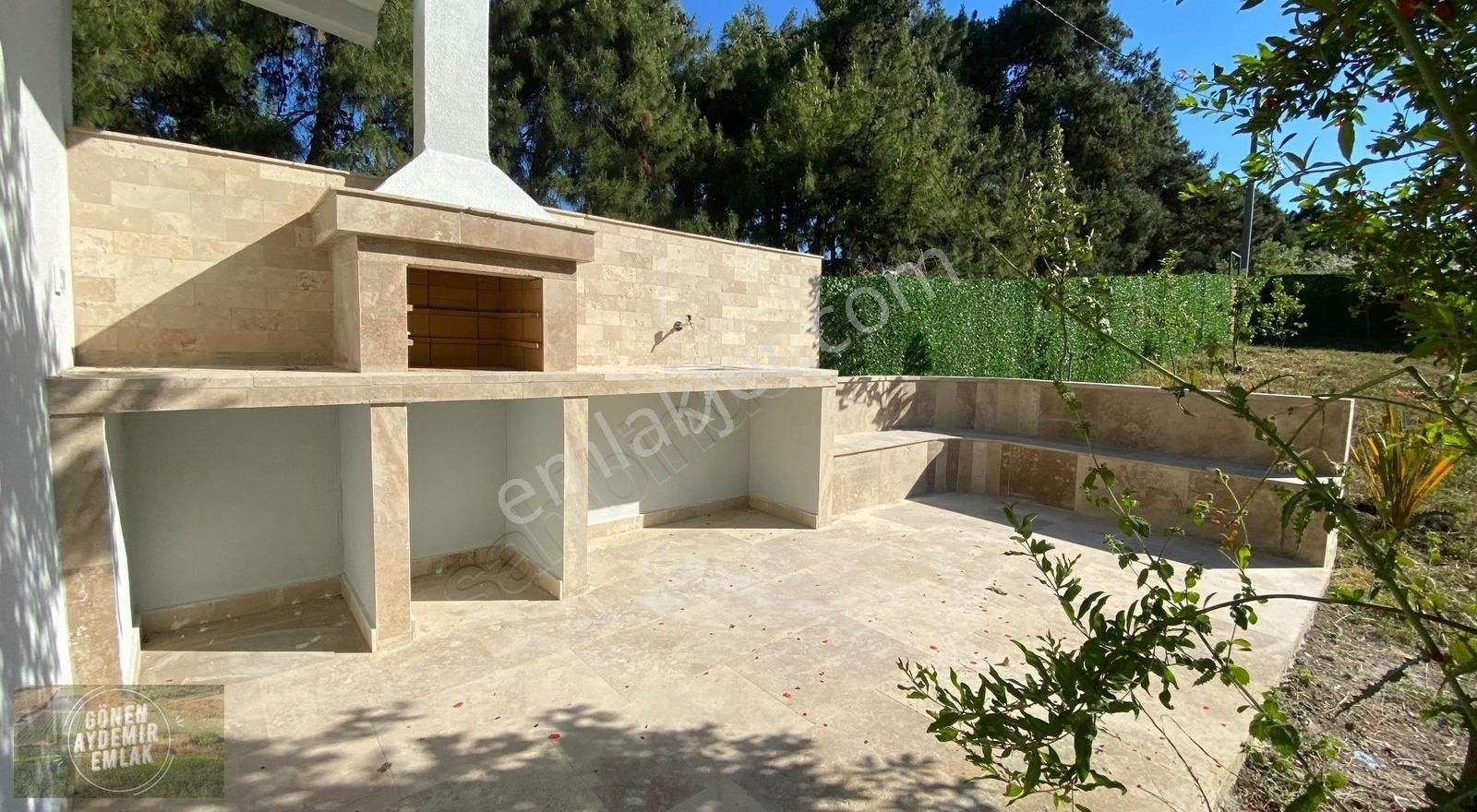 Eski Belediyelik Salur Mah. 713 M2 Arsa İçinde Yeni Köy Evi