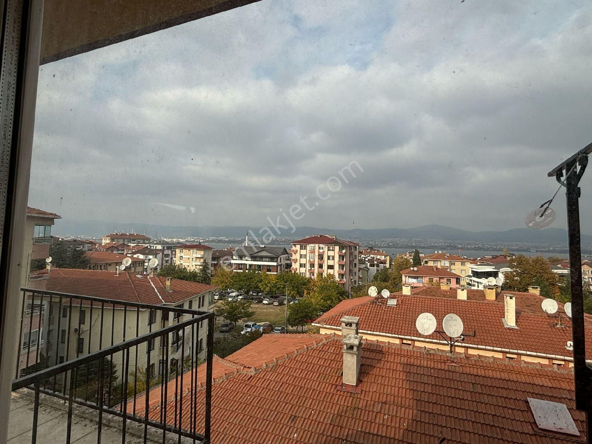 Yüzbaşılarda Deniz Manzaralı Kiralık Daire