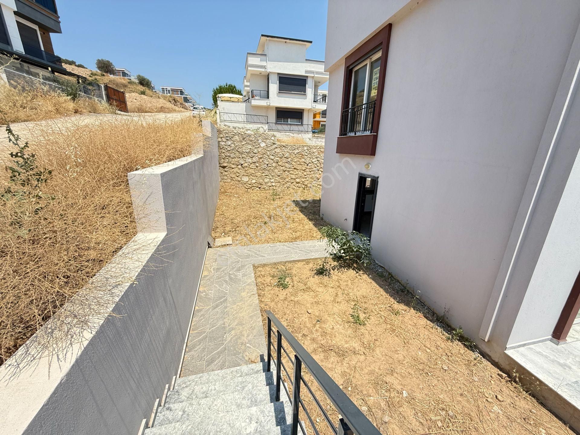 Seferihisar Doğanbey'de Satılık Deniz Manzaralı Bahçeli 3+1 Sıfır Villa - Görsel 11