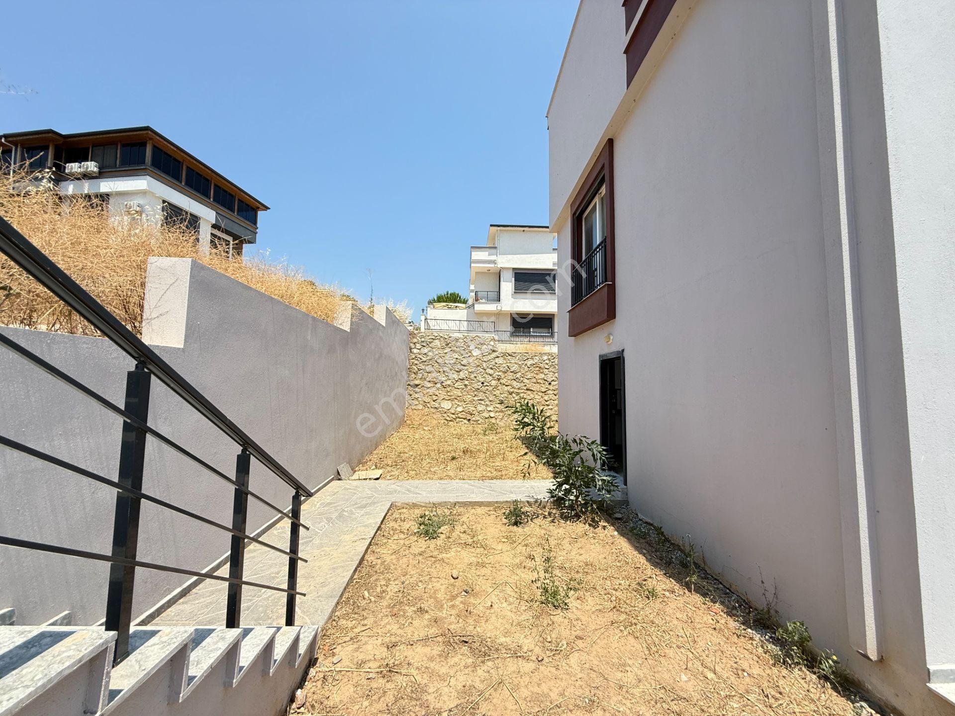 Seferihisar Doğanbey'de Satılık Deniz Manzaralı Bahçeli 3+1 Sıfır Villa - Görsel 12