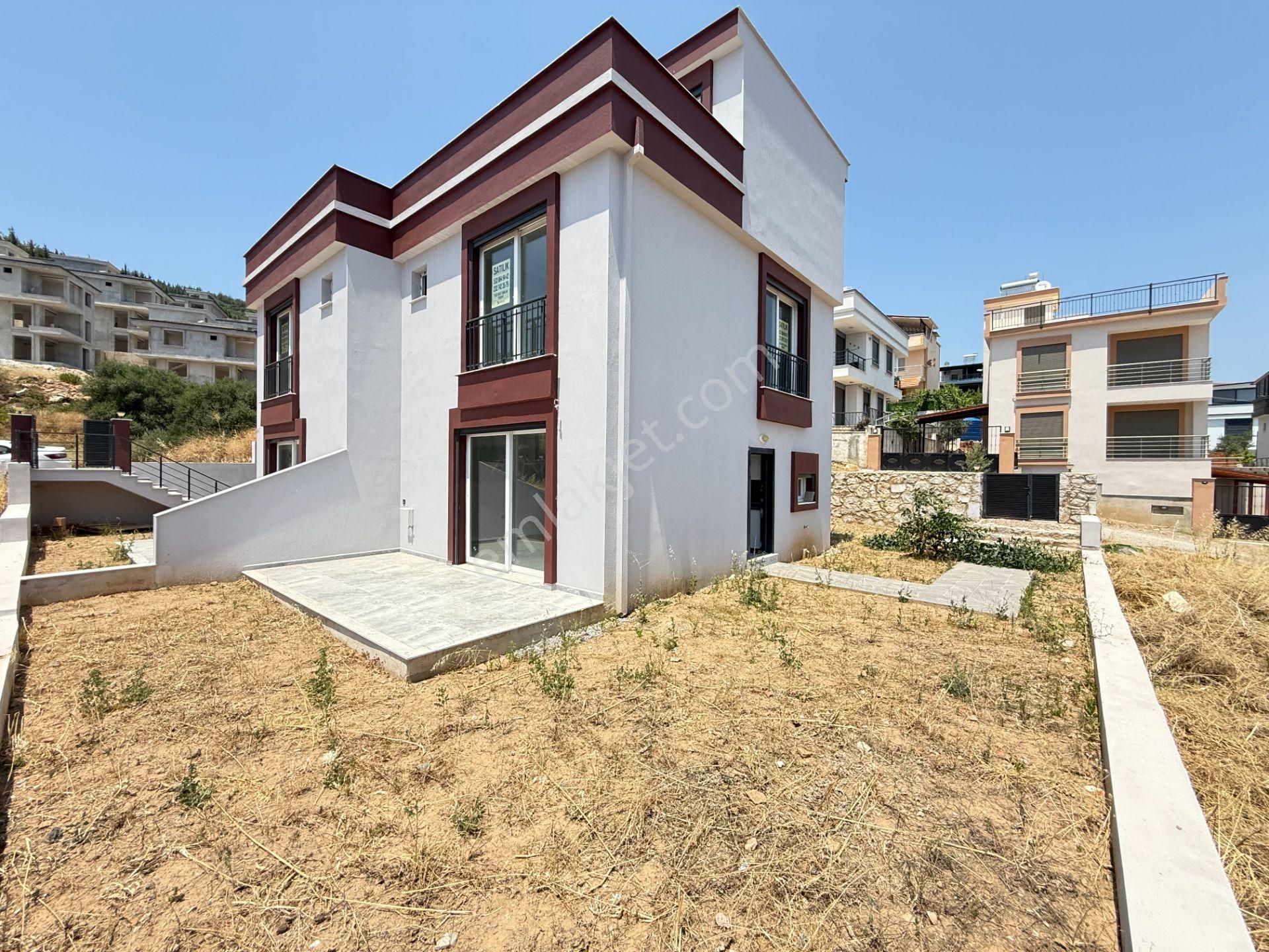 Seferihisar Doğanbey'de Satılık Deniz Manzaralı Bahçeli 3+1 Sıfır Villa