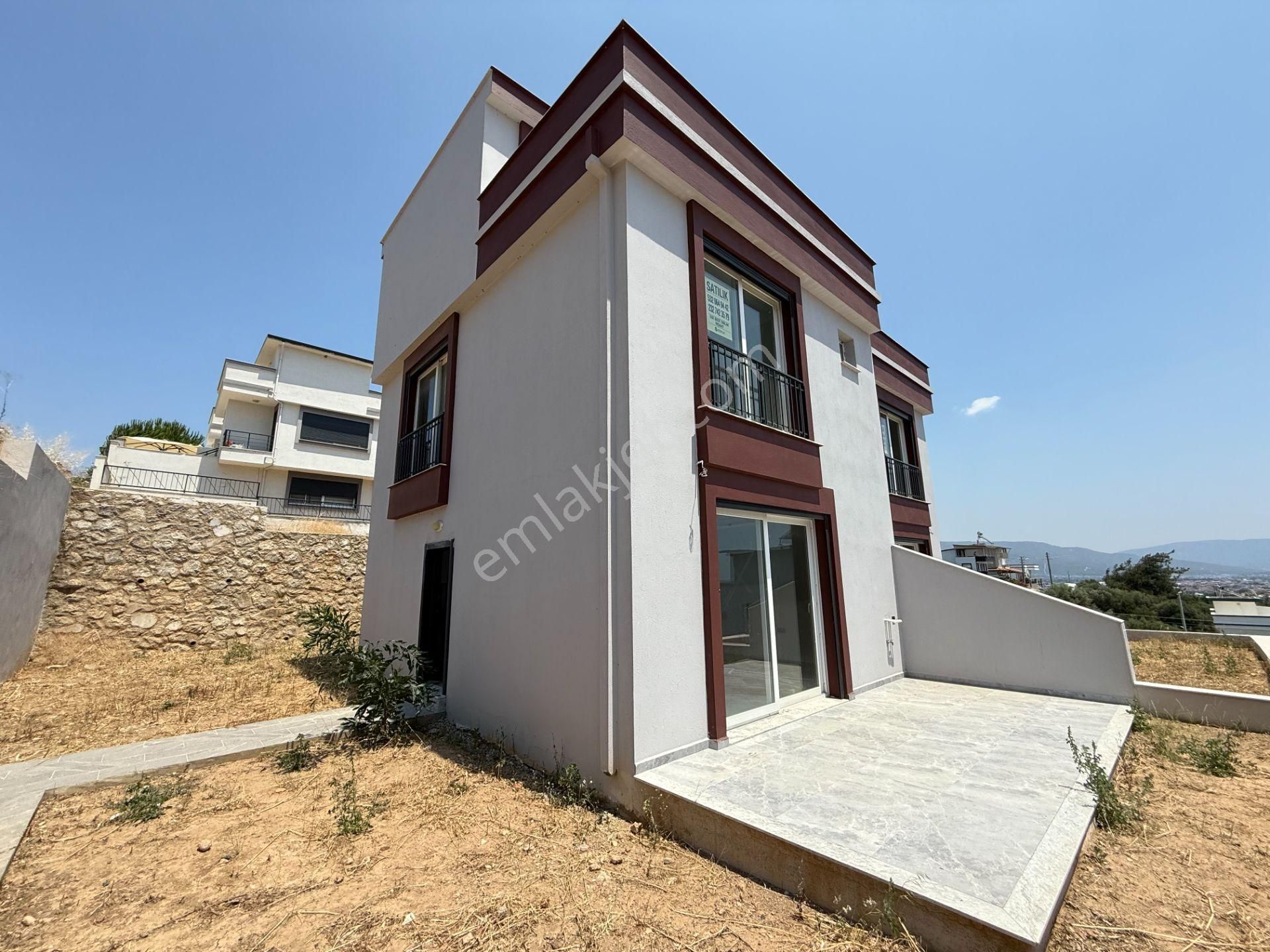 Seferihisar Doğanbey'de Satılık Deniz Manzaralı Bahçeli 3+1 Sıfır Villa - Görsel 5