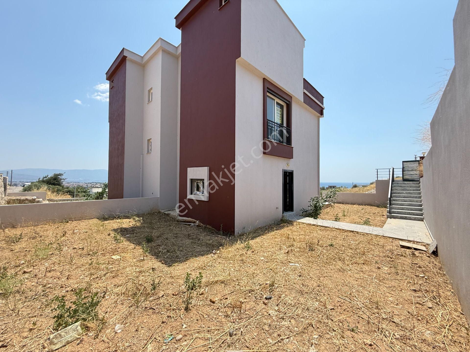 Seferihisar Doğanbey'de Satılık Deniz Manzaralı Bahçeli 3+1 Sıfır Villa - Görsel 2