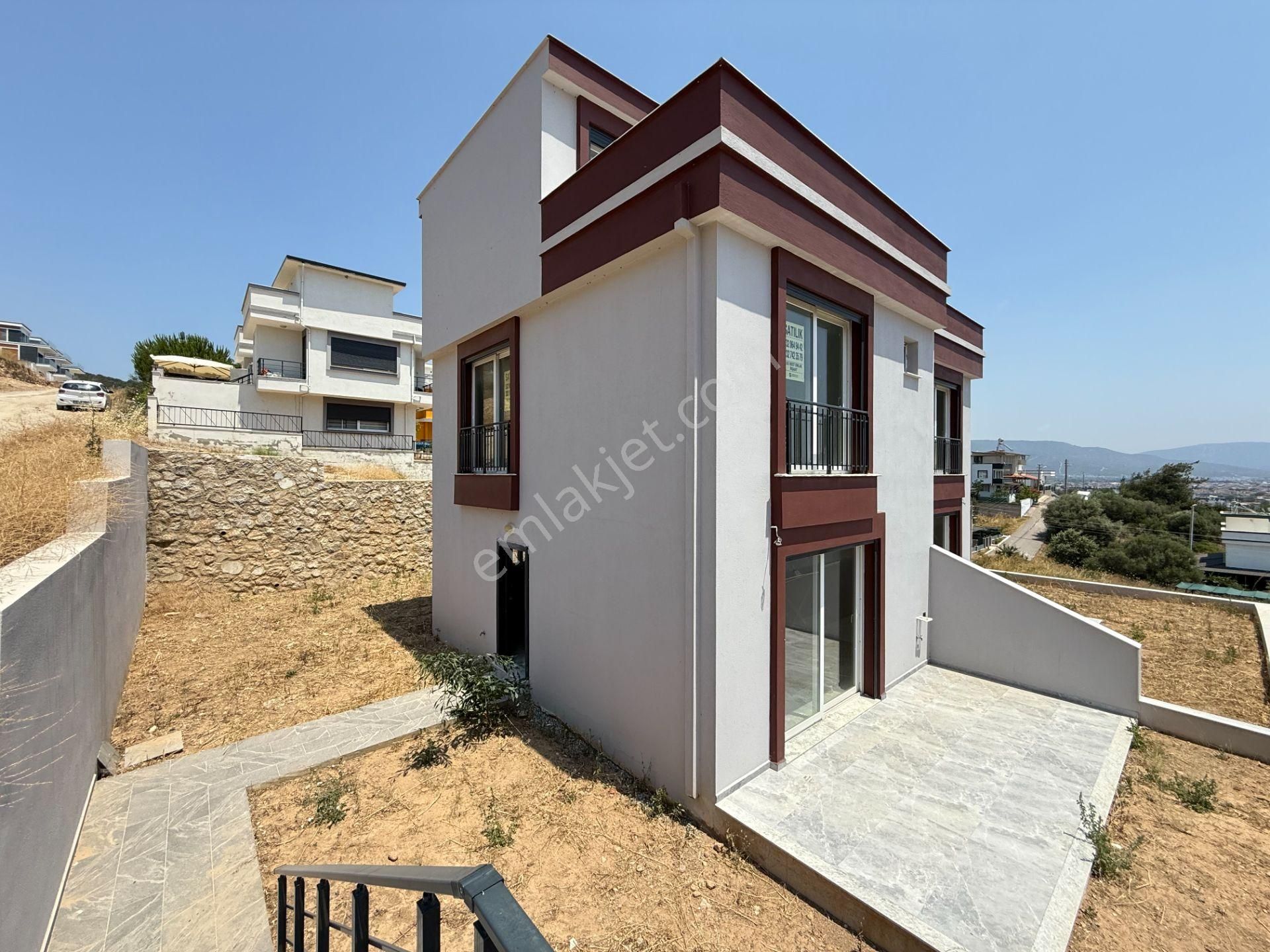 Seferihisar Doğanbey'de Satılık Deniz Manzaralı Bahçeli 3+1 Sıfır Villa - Görsel 3