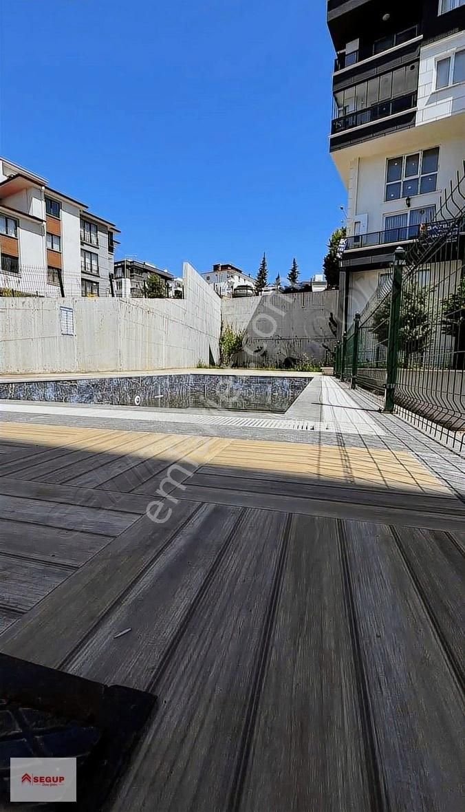 Segup'tan Havuzlu Sitede Bulvara Cephe 1+1 Kiralık Daire