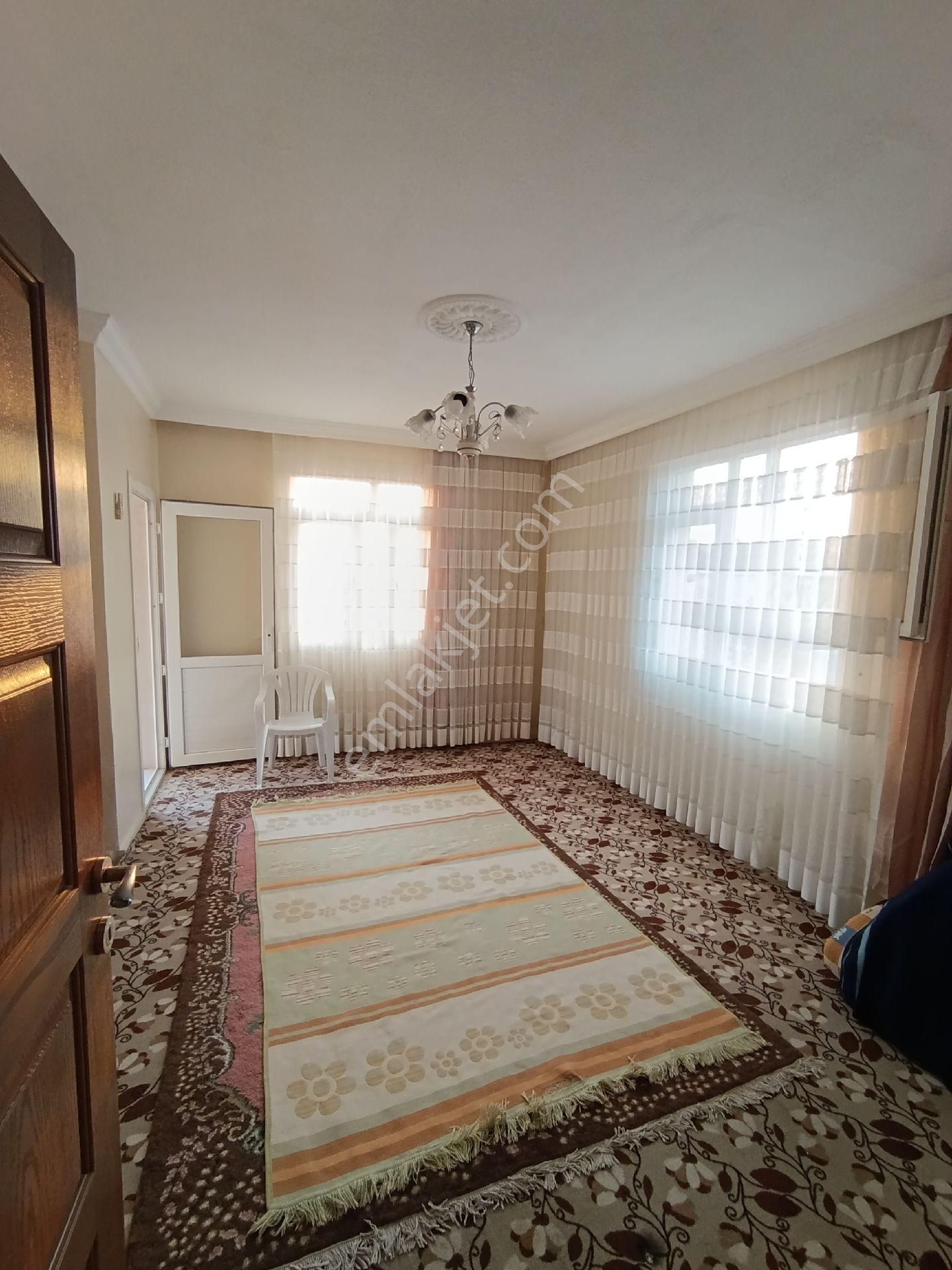 Adana Seyhan Bahçelievler Mahallesi Emin Dondurma Arkası Geniş Oturumlu 3+1 3.kat Satılık Daire