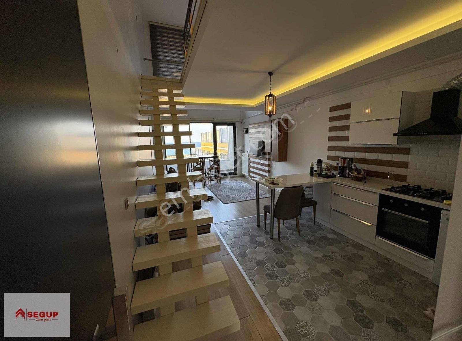 Körfez'de Tramvaya Sıfır Modern Yapılı Dubleks Daire