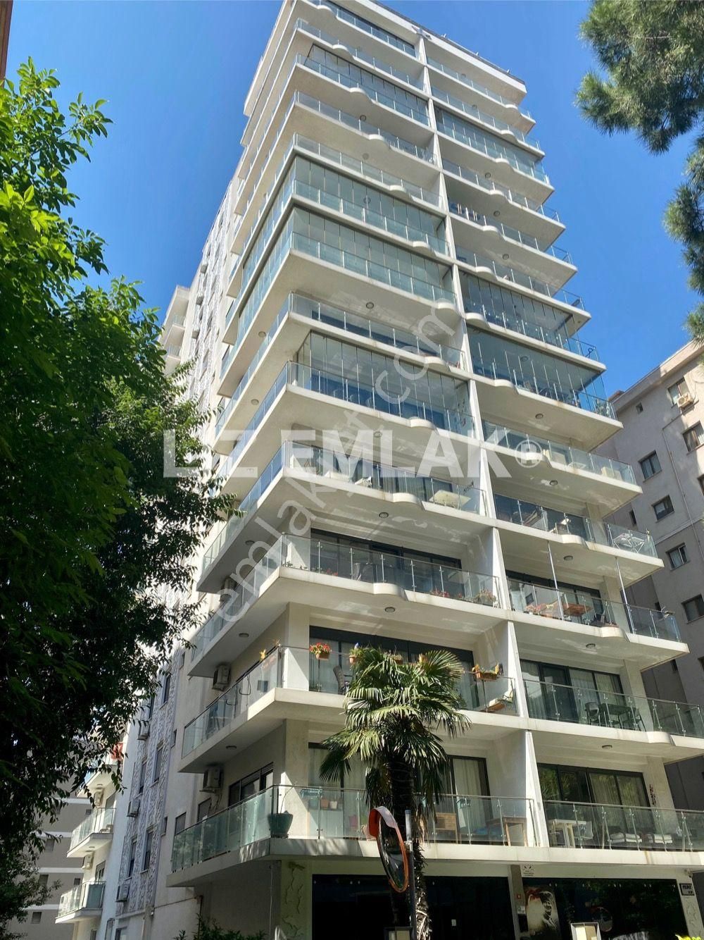 Caddebostan Taşmektep'te Geniş Balkonlu Ebeveynli 100 M2 Net 3+1