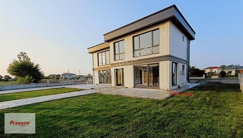 Hazimet Başakoğlu'ndan Erenköyde Geniş Arsalı Ultra Lüx Villa