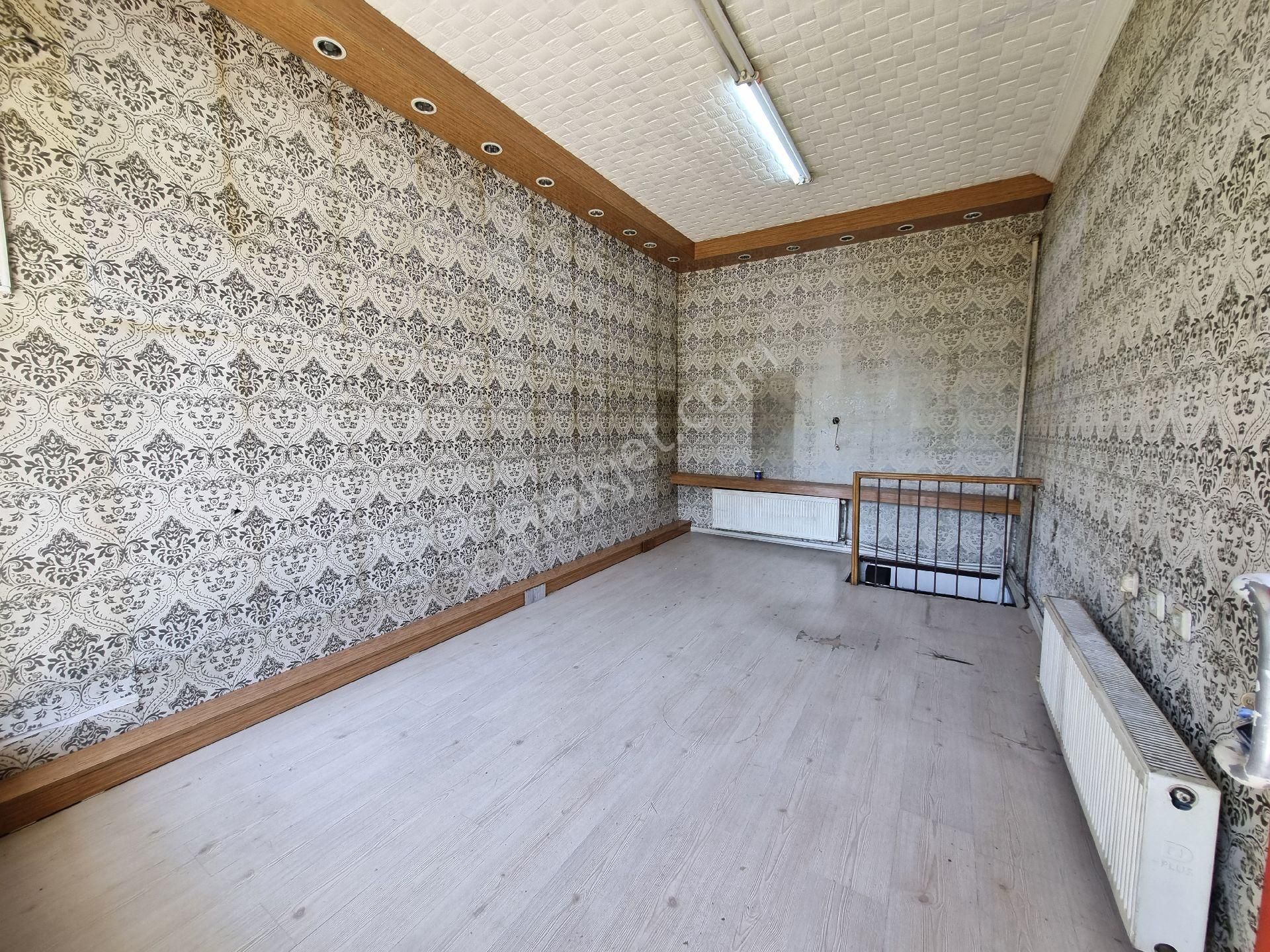 G.dr.tevfik Sağlam Caddesi'nde Lokman Hekim Hast.mevkii 30m2 Depolu Satılık Dükkan - Görsel 13