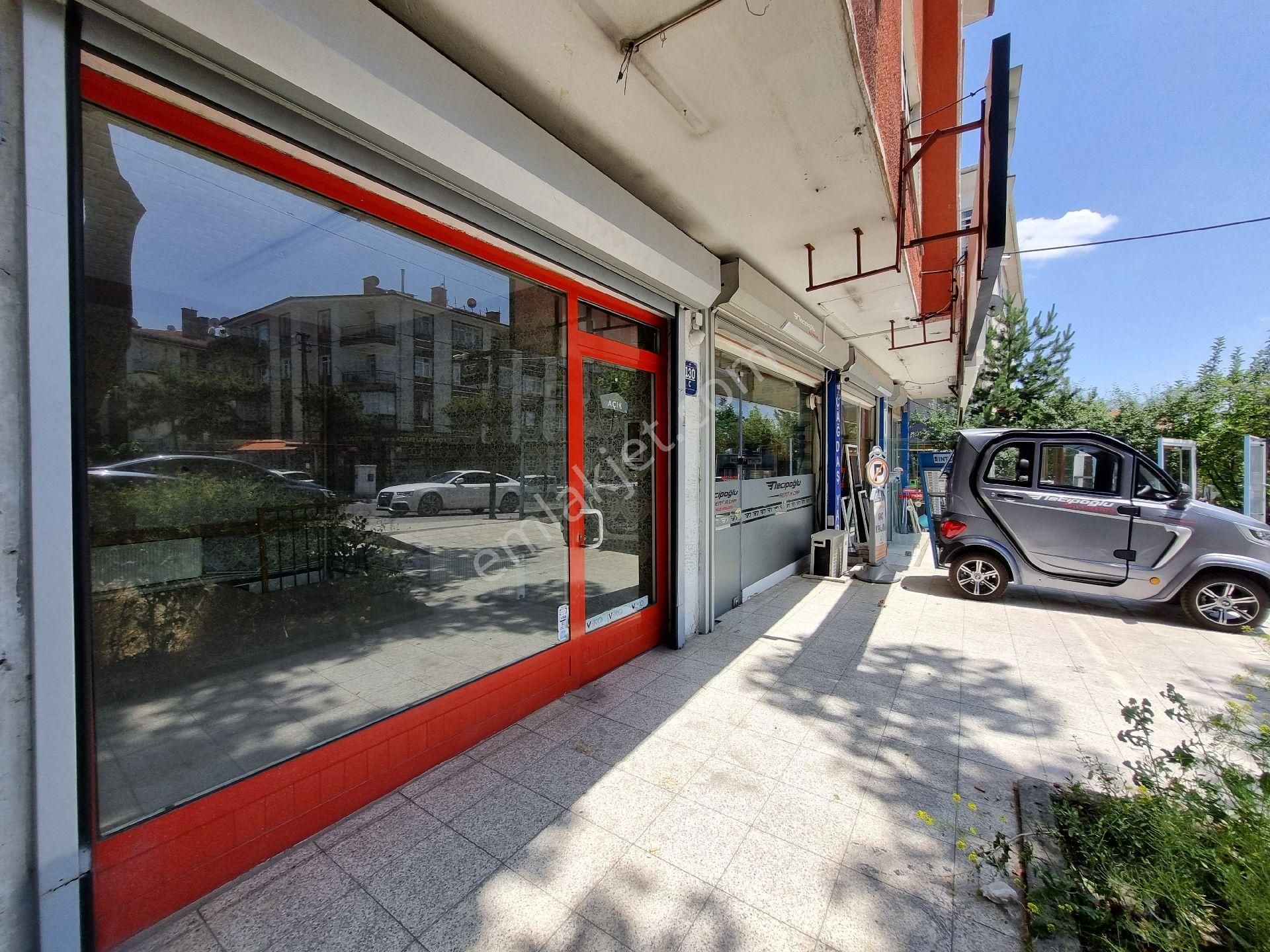 G.dr.tevfik Sağlam Caddesi'nde Lokman Hekim Hast.mevkii 30m2 Depolu Satılık Dükkan - Görsel 7