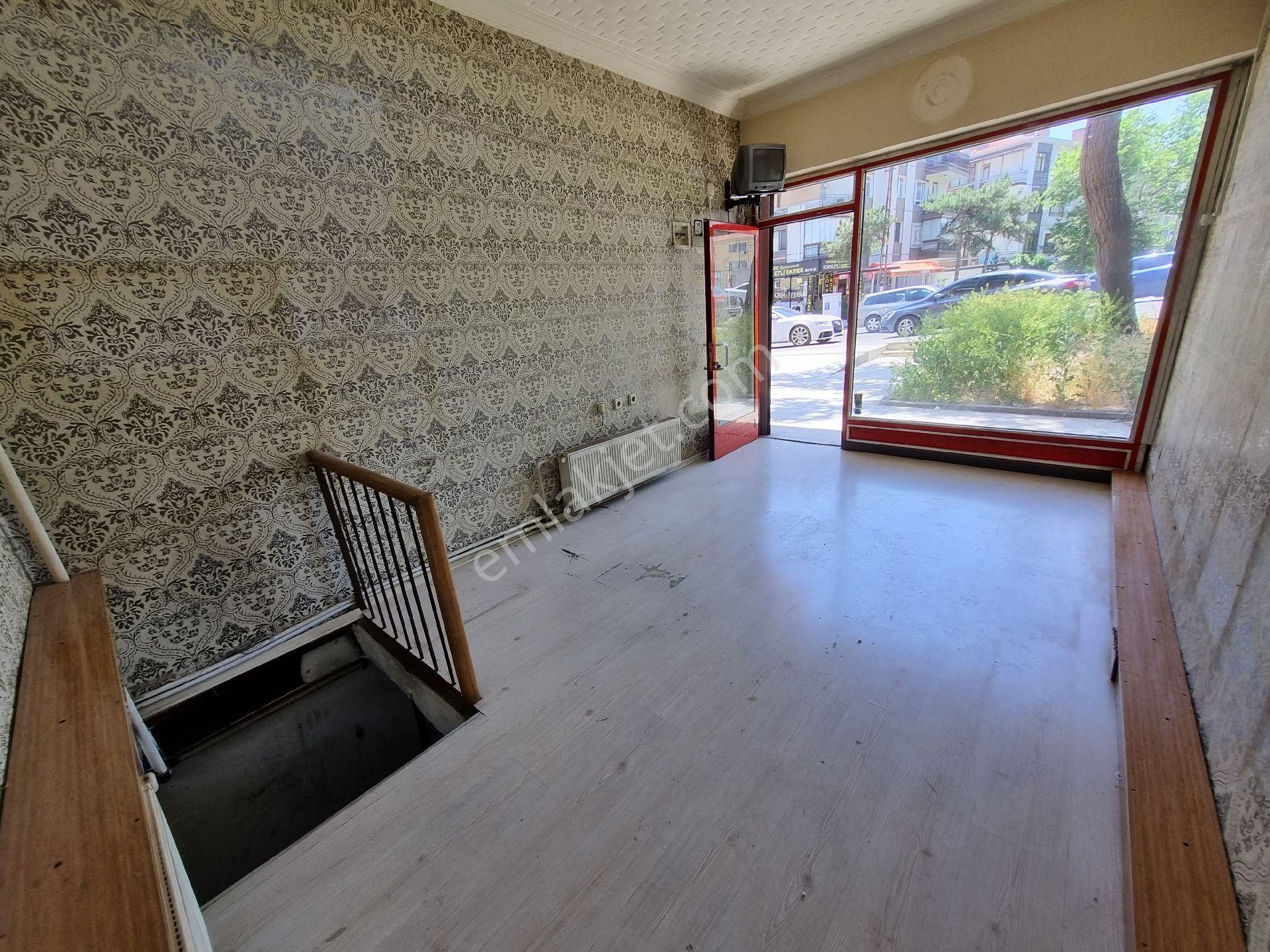 G.dr.tevfik Sağlam Caddesi'nde Lokman Hekim Hast.mevkii 30m2 Depolu Satılık Dükkan - Görsel 17