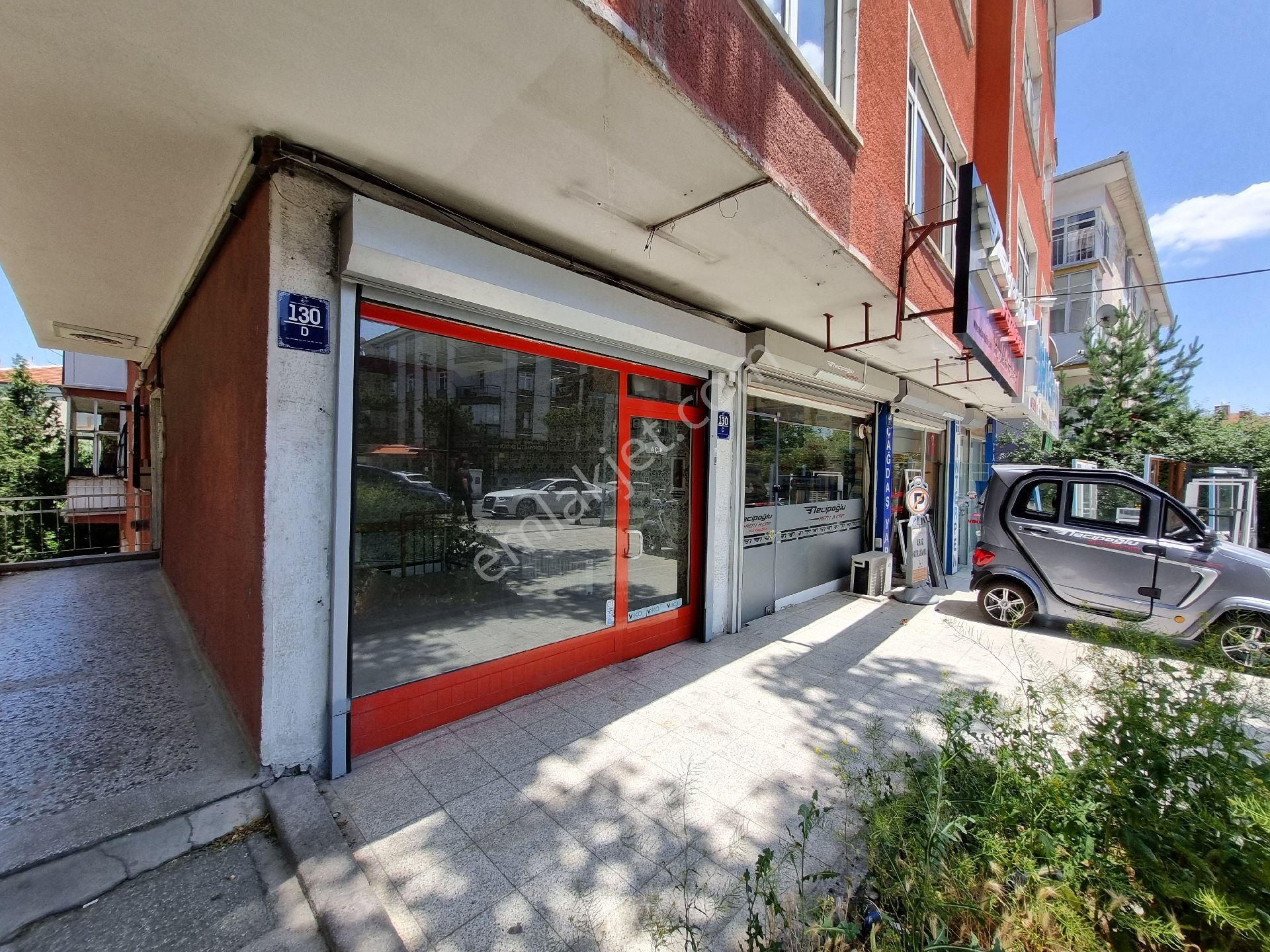 G.dr.tevfik Sağlam Caddesi'nde Lokman Hekim Hast.mevkii 30m2 Depolu Satılık Dükkan - Görsel 6