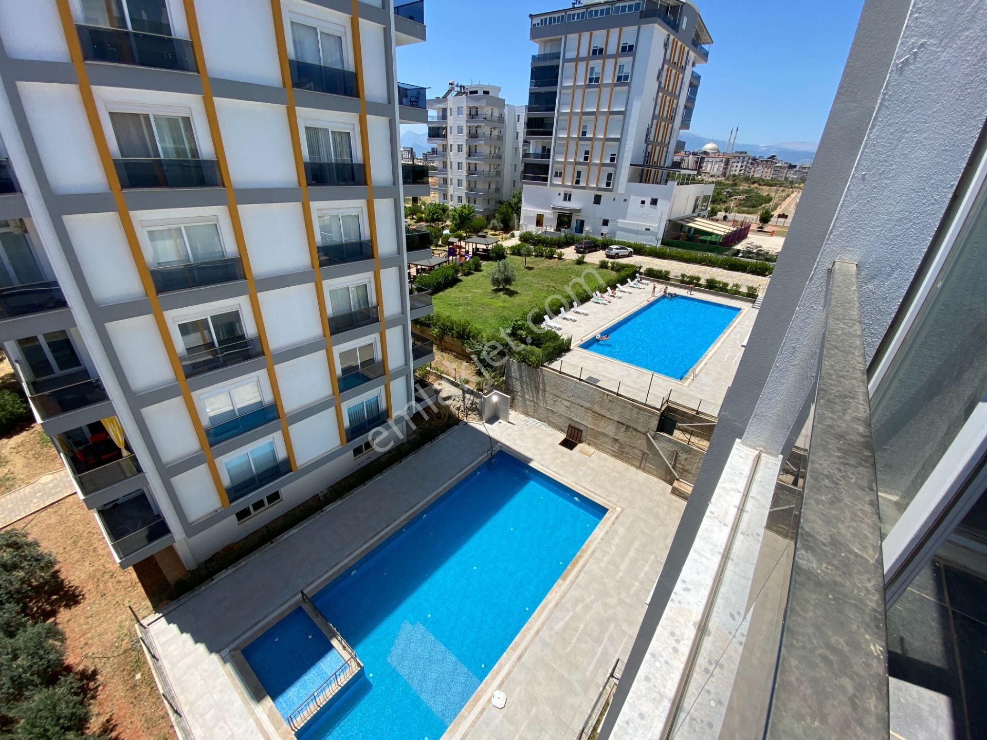 Mazıda Site İçerisinde Havuzlu Doğalgaz Kapıda 2+1 Daire