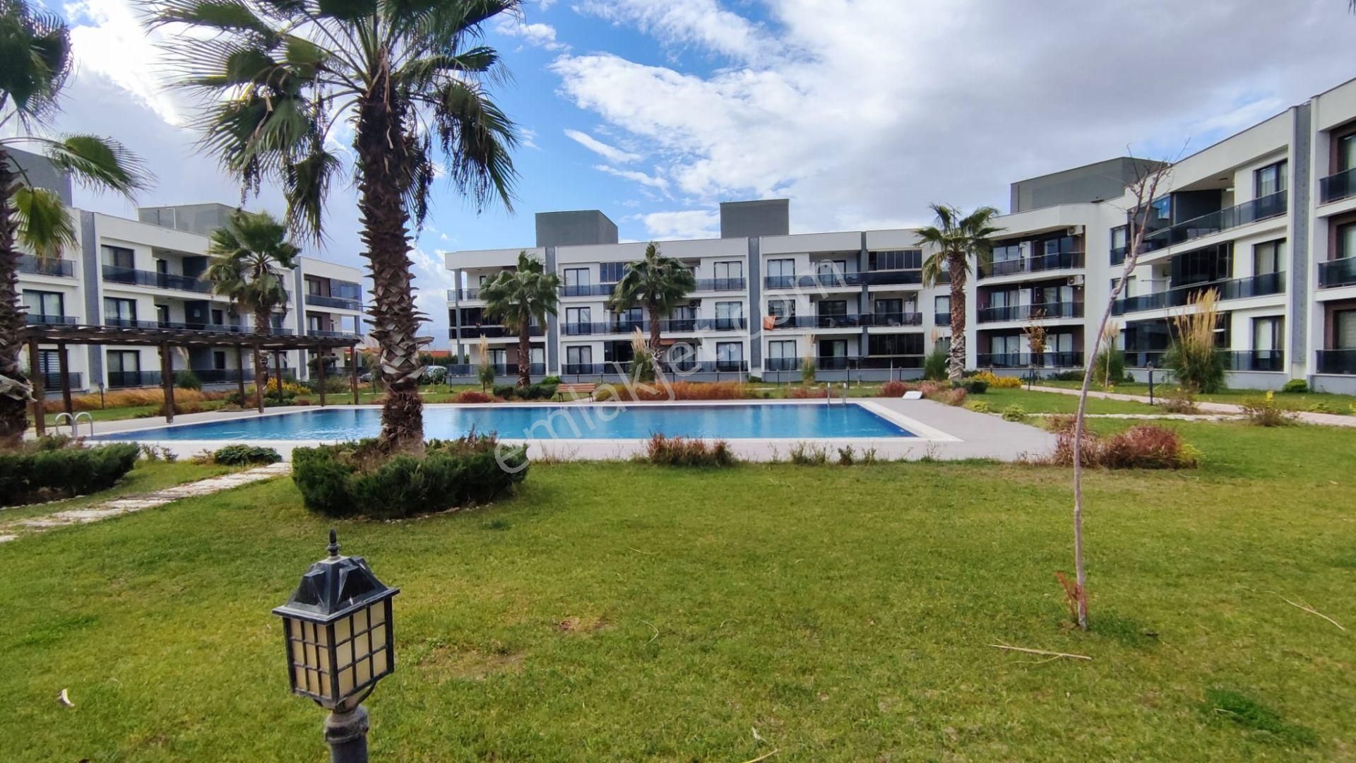 Manisa Muradiye Villalar Bölgesi Havuzlu1+1 Eşyalı Satılık Daire