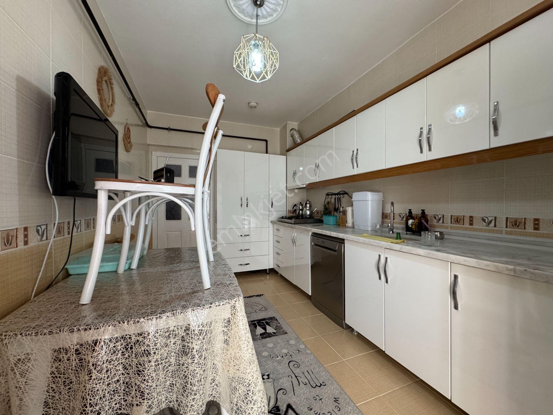 Kalecik Emlak'tan Salı Pazarı Yakını 1.kat Kilerli Masrafsız, 125m² 3+1