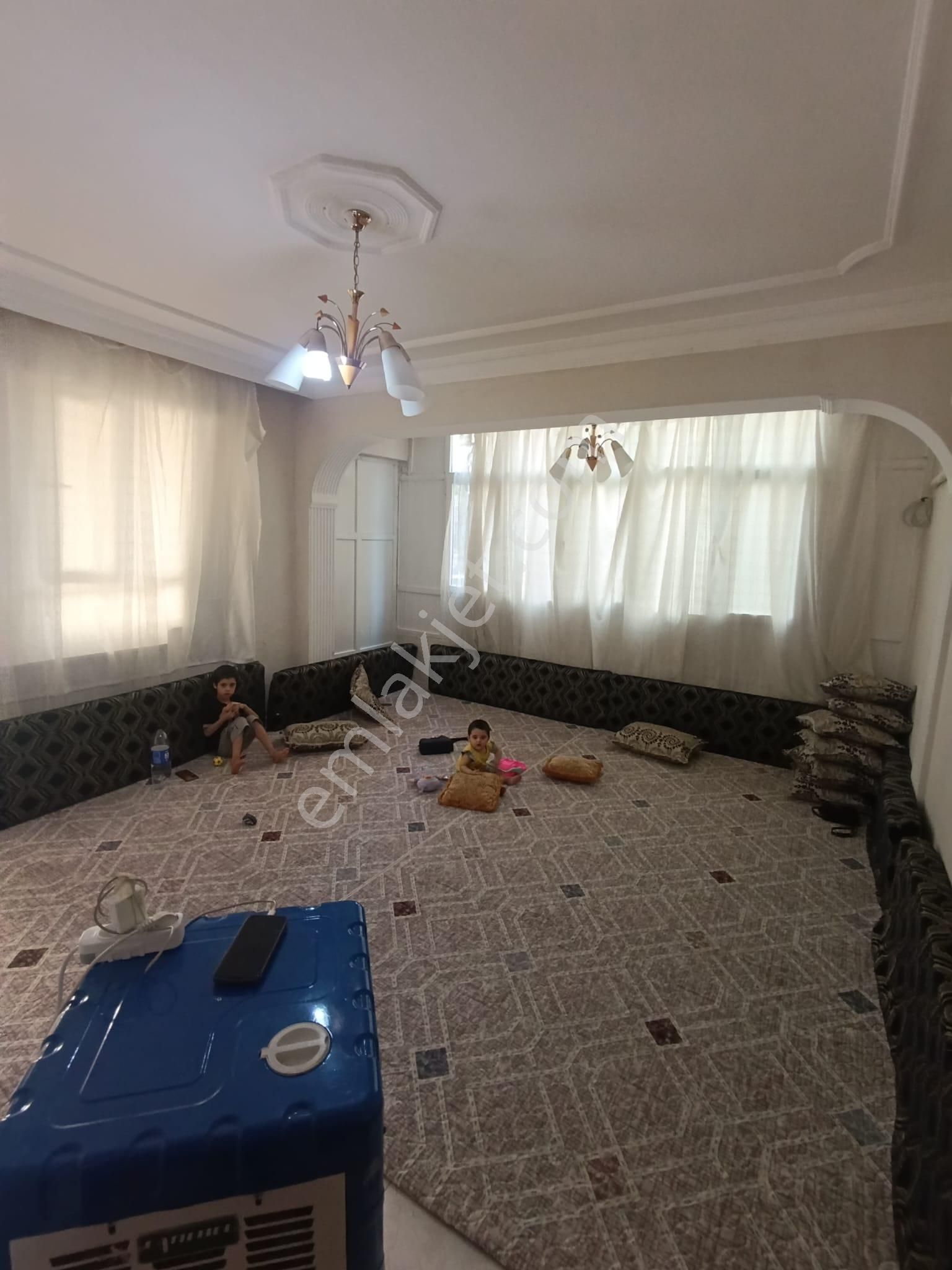Uygun Emlak'tan Veysel Karani De Yuksek Gırıs Kat 4 Oda Satılık Daire
