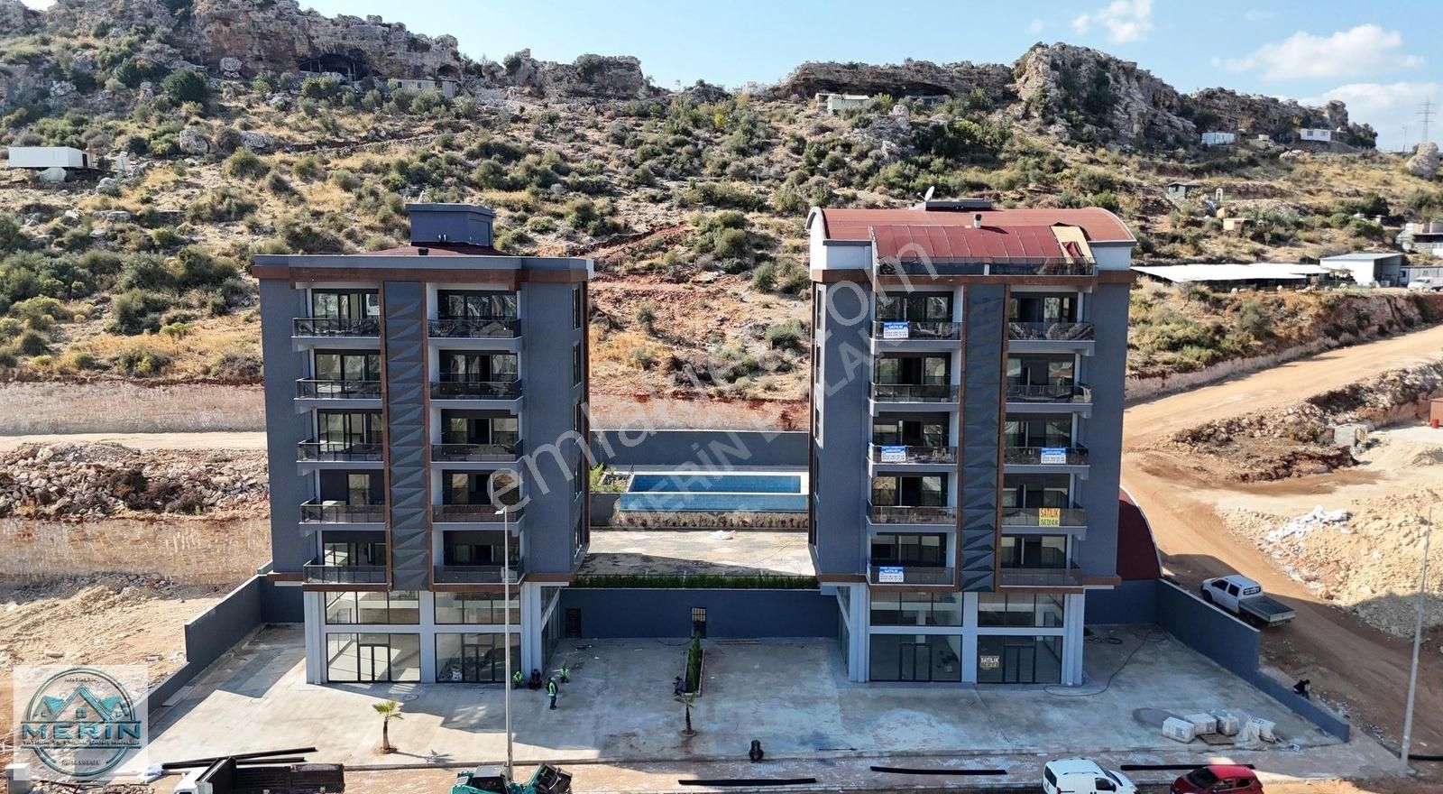 Fevzi Çakmak'da Cadde Üzeri Sıfır Arakat Havuzlu 3+1 Lüks Daire