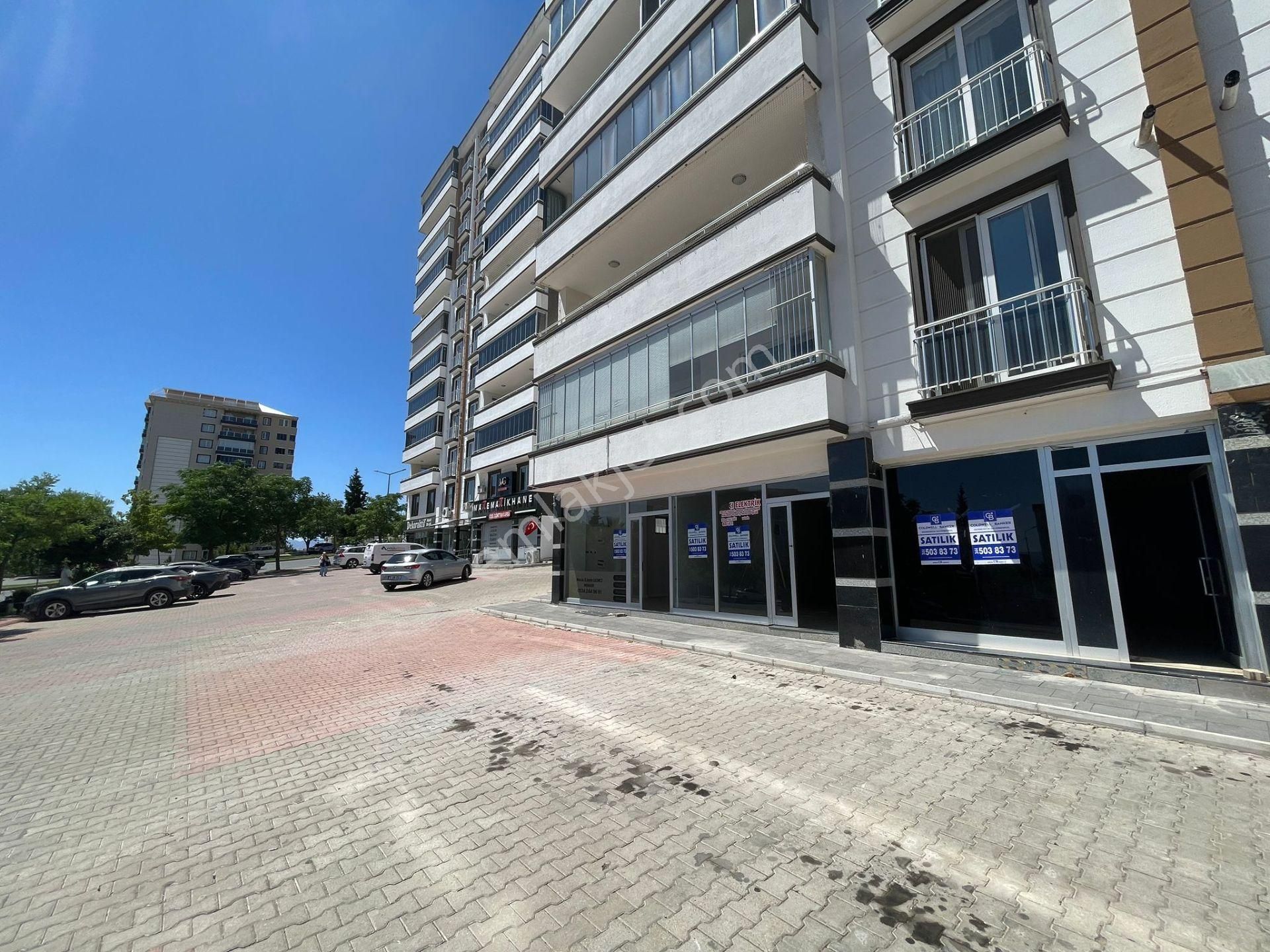 Coldwell Banker'den Satılık Geniş Ve Kullanışlı