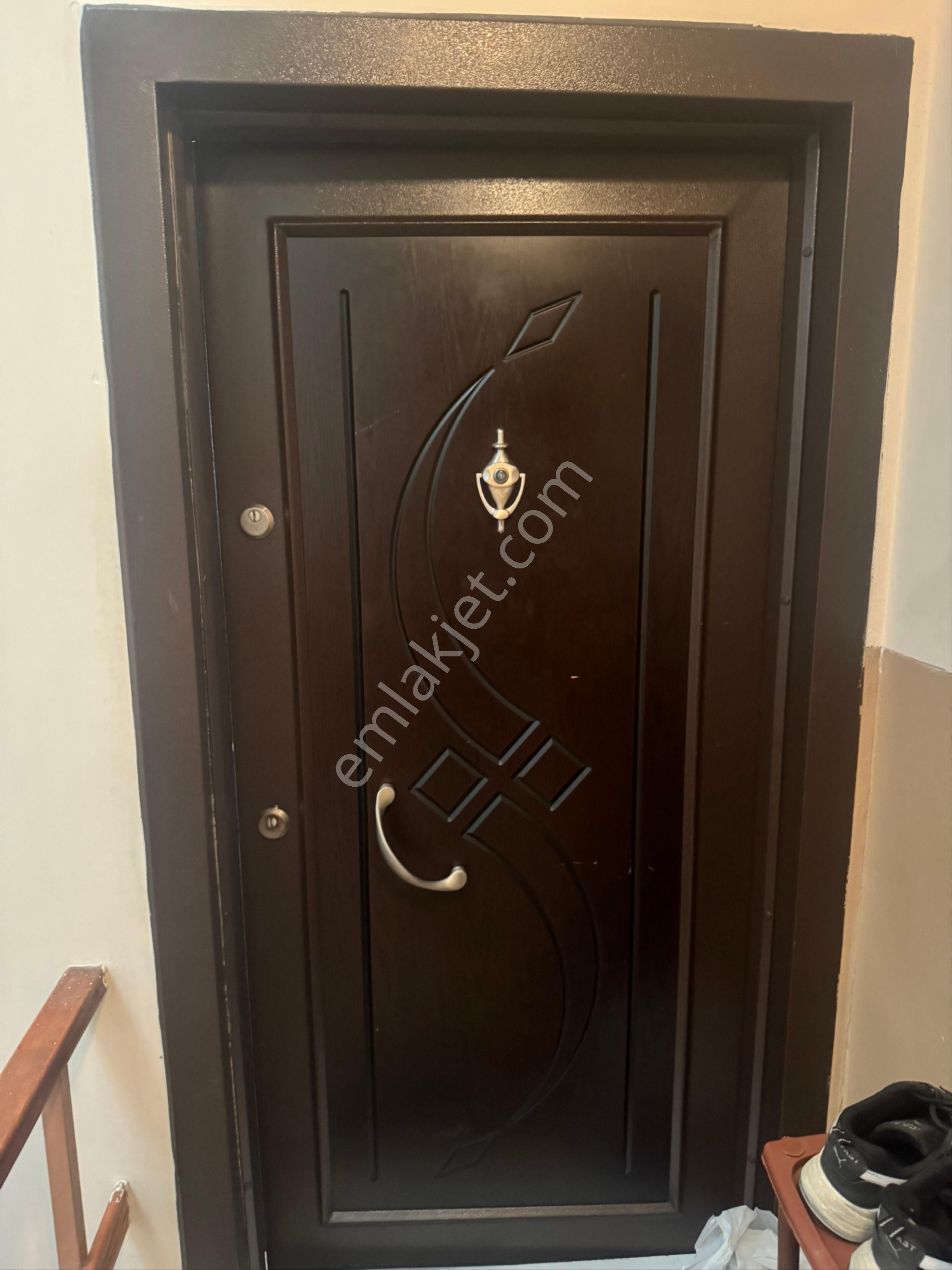 Sırmalarda Kutlu Parkın Önünde Manzaralı Köşe Çatılı Üst Kat 3+1 Daire