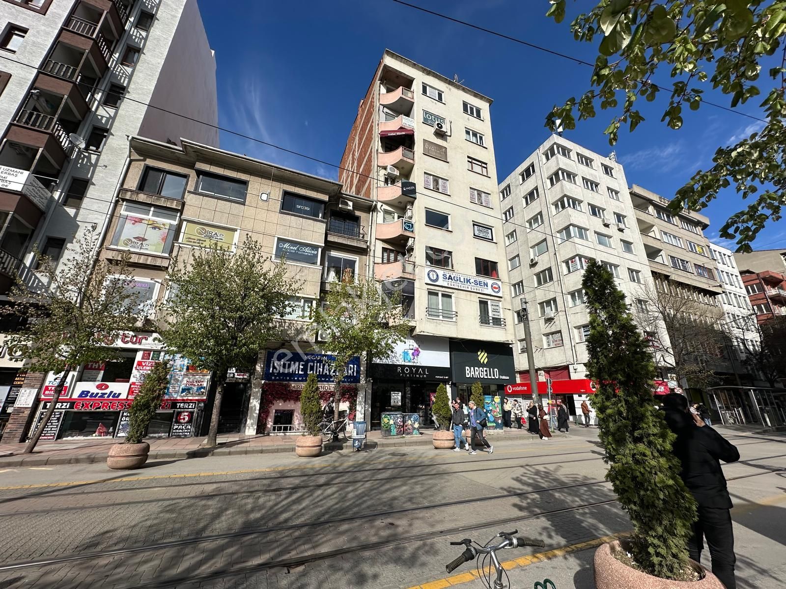Rw Detay' Dan Kanatlı Avm Karşısı Satılık 3+1 Daire