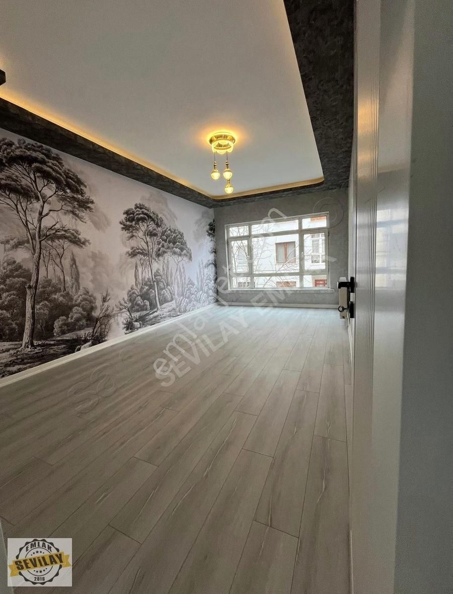 Tepebaşı Mahallesinde , Geniş , Ultra Yapılı Daire