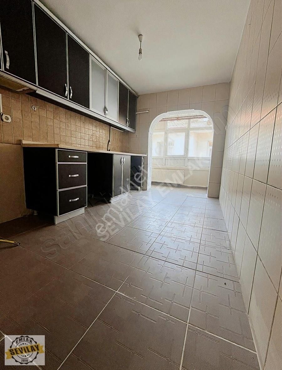 Uyanış Mahallesi, Kızlarpınarı Caddesinde, Geniş Masrafsız Daire