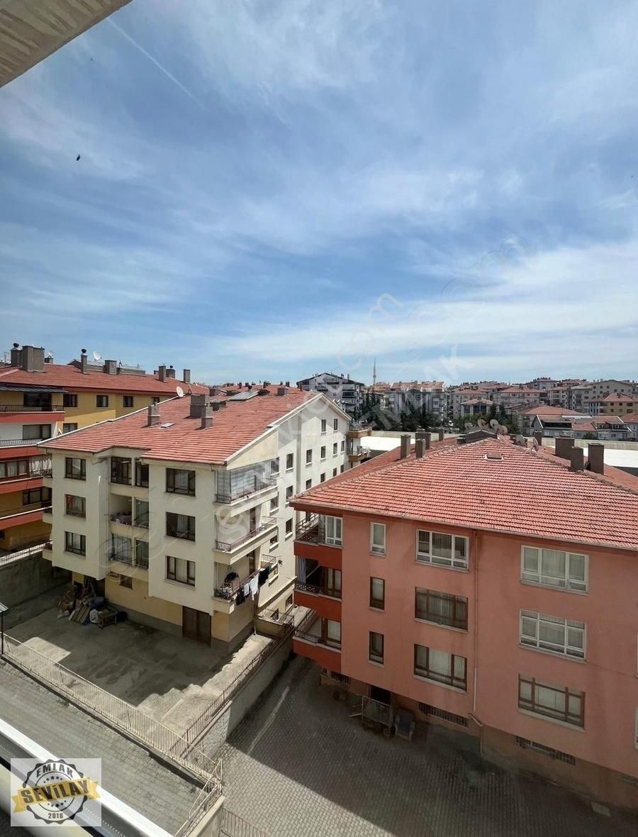 Bademlik Mahallesinde Orta Katta Geniş Daire