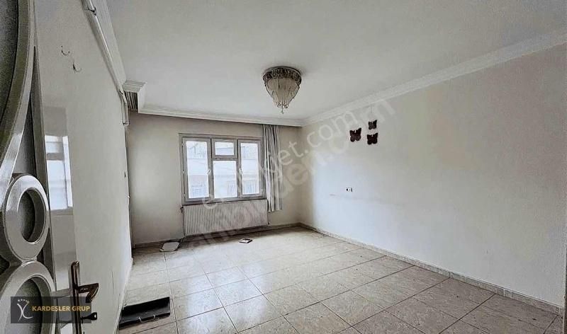 Güneş Mahallesinde 3 Katlı Garajlı Kiralık Yeni Bina