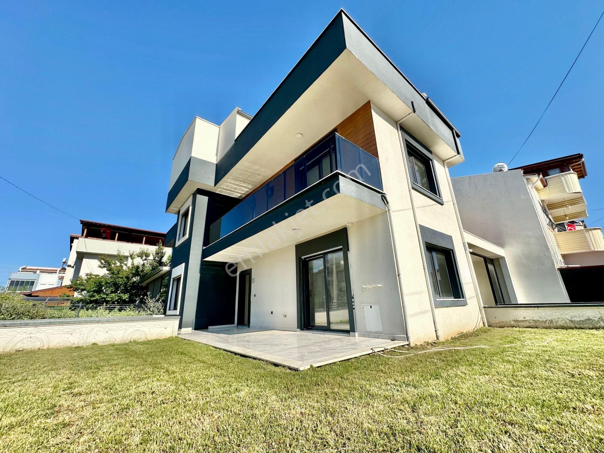 ꧁akçay Ay Emlak'tan꧂öğretmenler'de Manzaralı Geniş Teras Ve Kapalı Verandalı Satılık 3+1 Lüks Villa