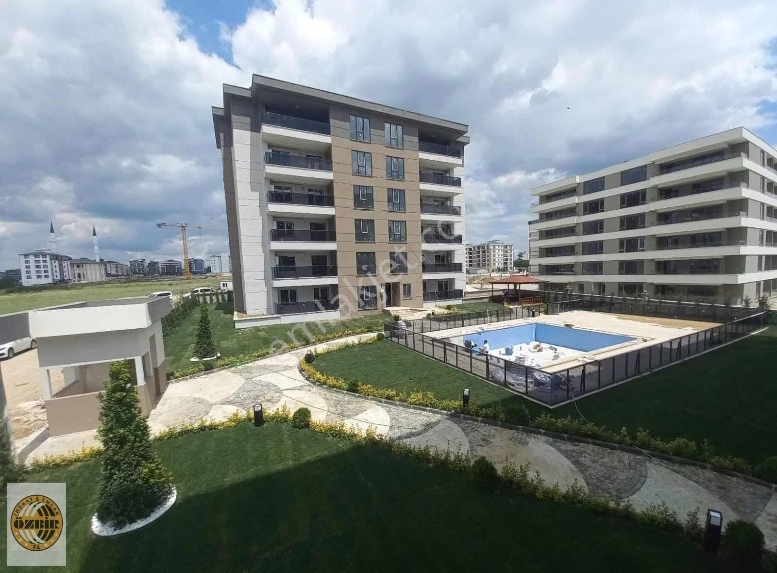 Fa Özbir'den Cumhuriyette 7/24güvenlikli Site İçinde Lüx2+1daire