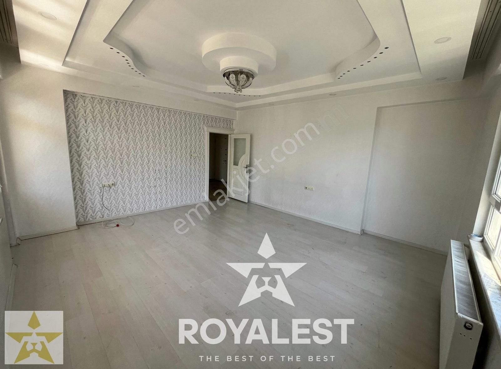 Royalest'ten Kiralık Merkezi Konumda Göbek Daire