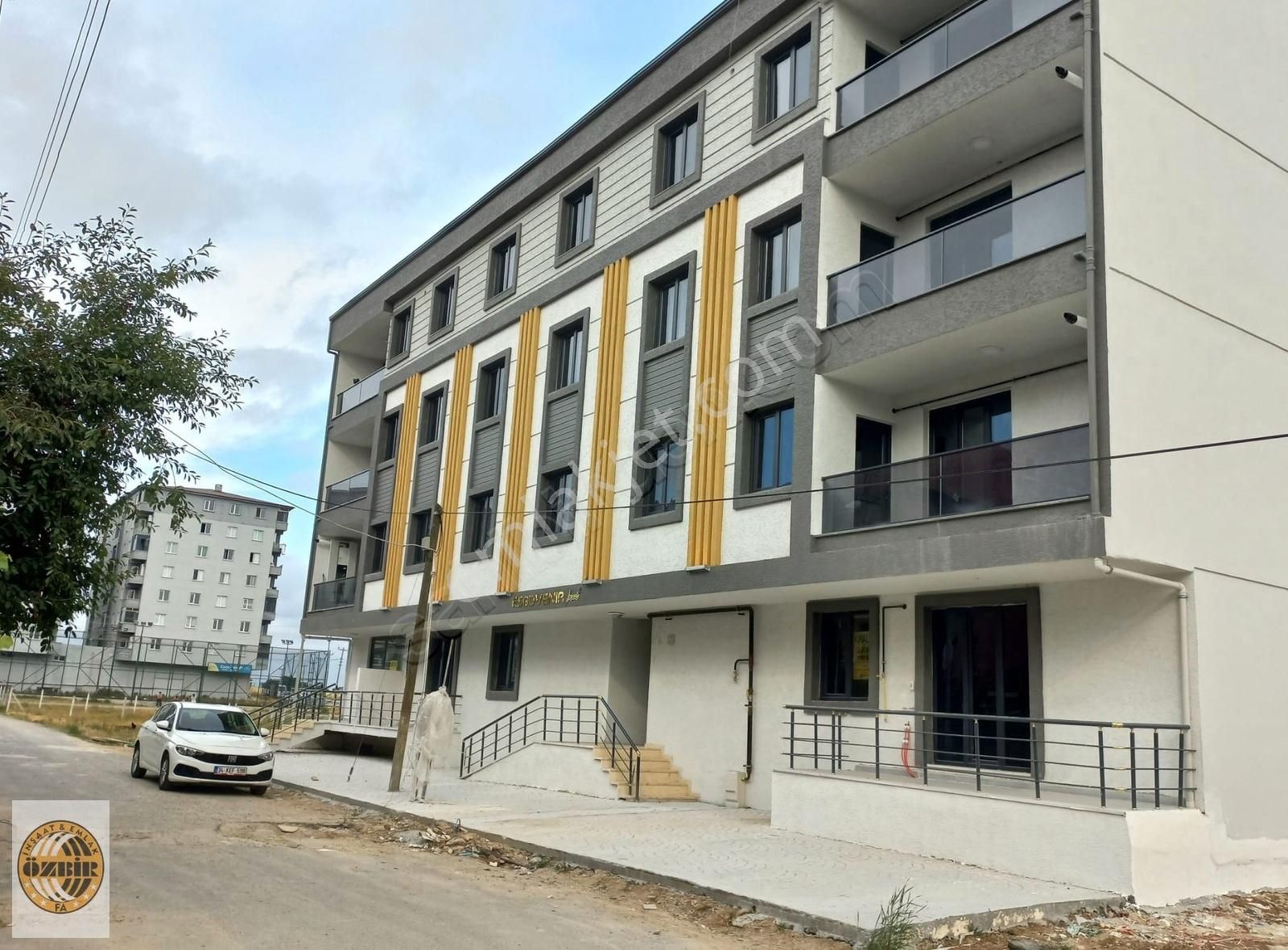 Fa Özbirden Kapaklıda İskanlı Balkonlu Öncephe Lüx 1+1daire