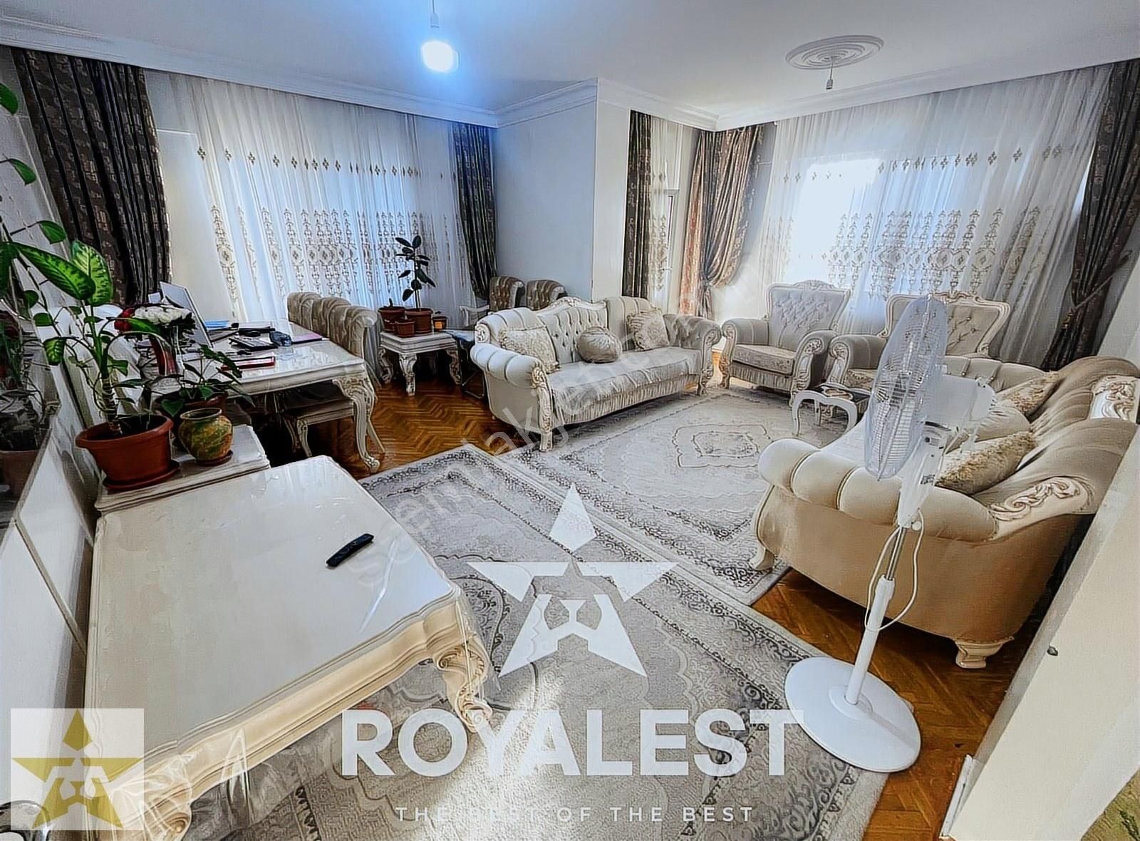 Royalest'ten Tramvaya Yakın Ara Kat Geniş Oturumlu 3+1