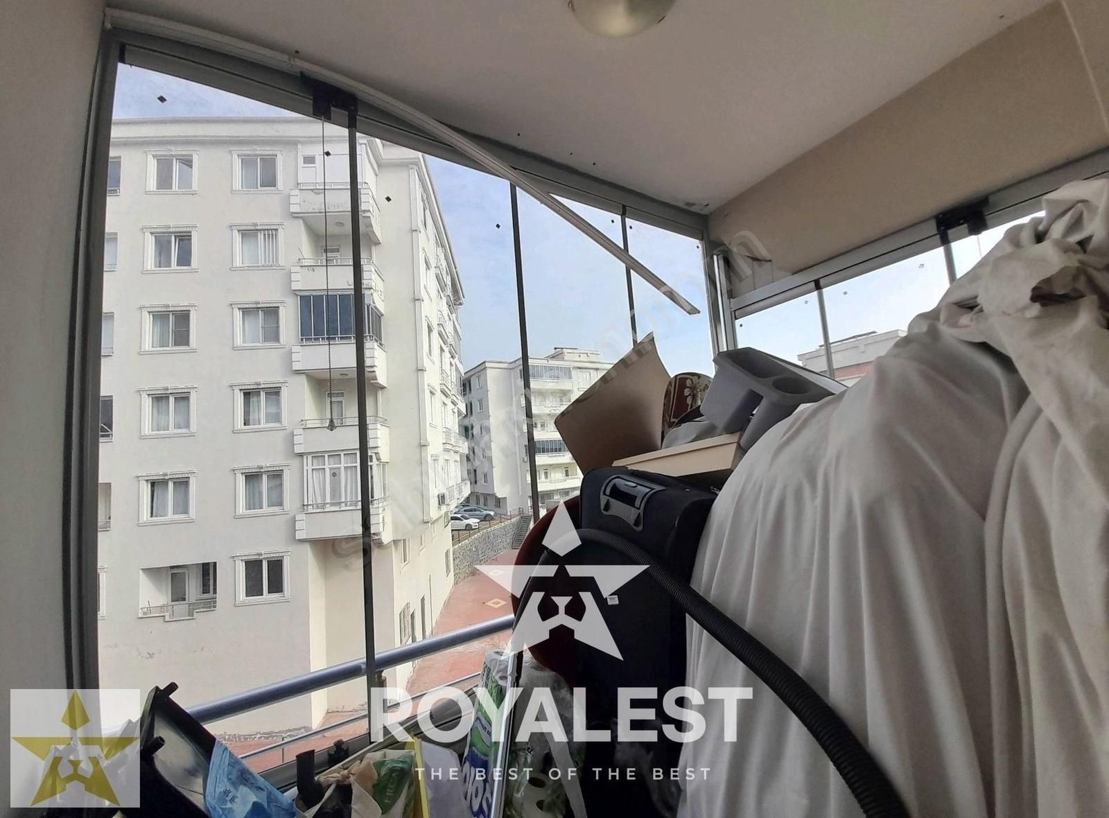 Royalest'ten Üç Cepheli Ara Kat Bölgenin En Nezih Sitesinde 3+1