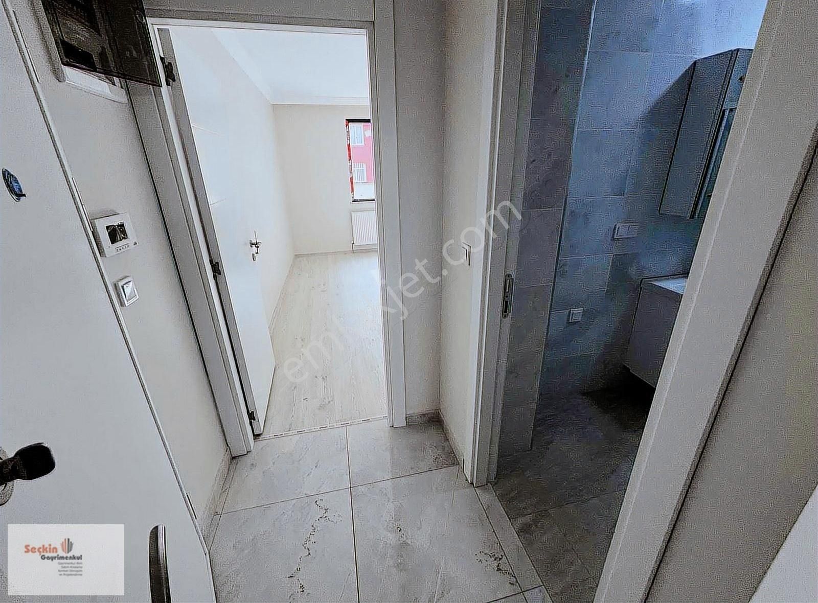Maltepe Zümrütevlerde 1+1 Giriş Kat Sıfır Daire 70 M2 Otoparklı