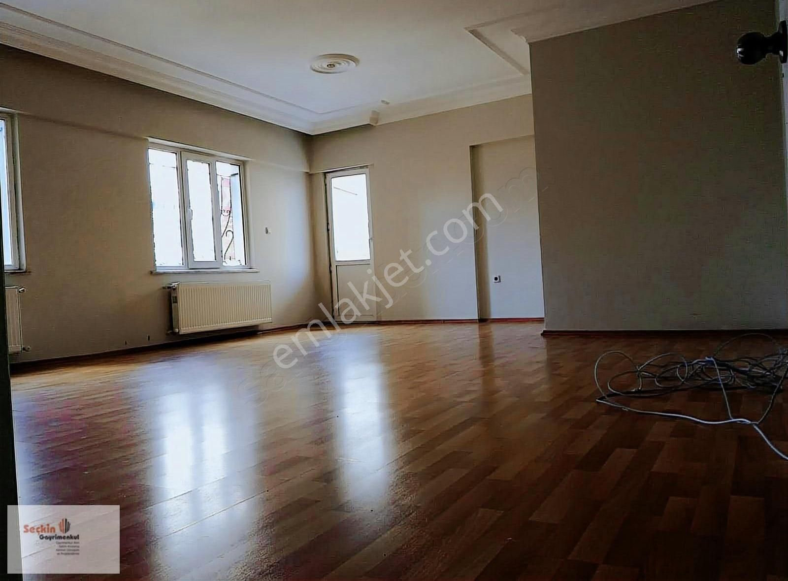 Maltepe Zümrütevlerde Simge Sitesi İçerisinde 3+1 147 M2 3 Kat