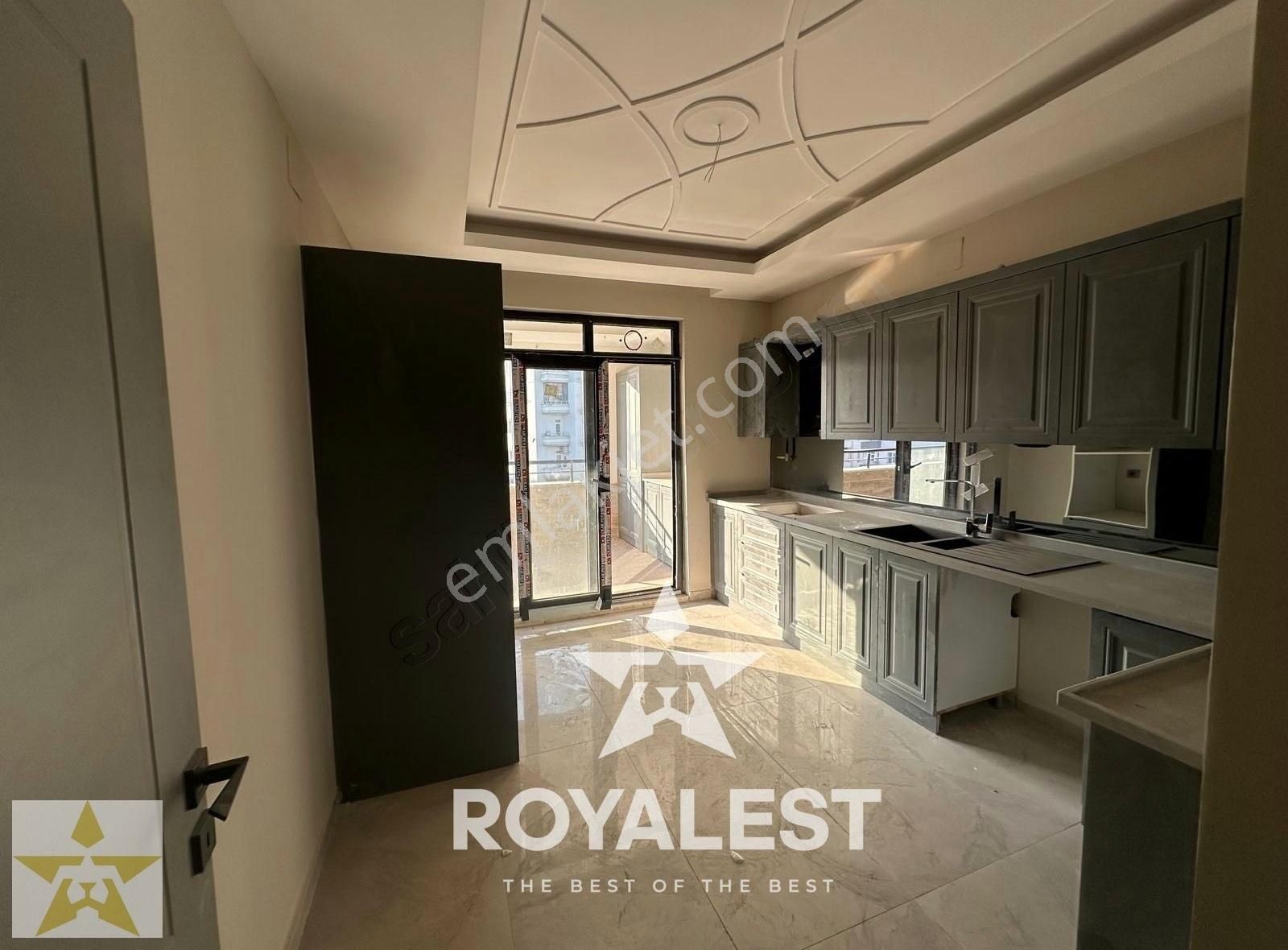 Royalest'ten Karacaahmette Ultra Lüx Ana Cadde Üzerinde