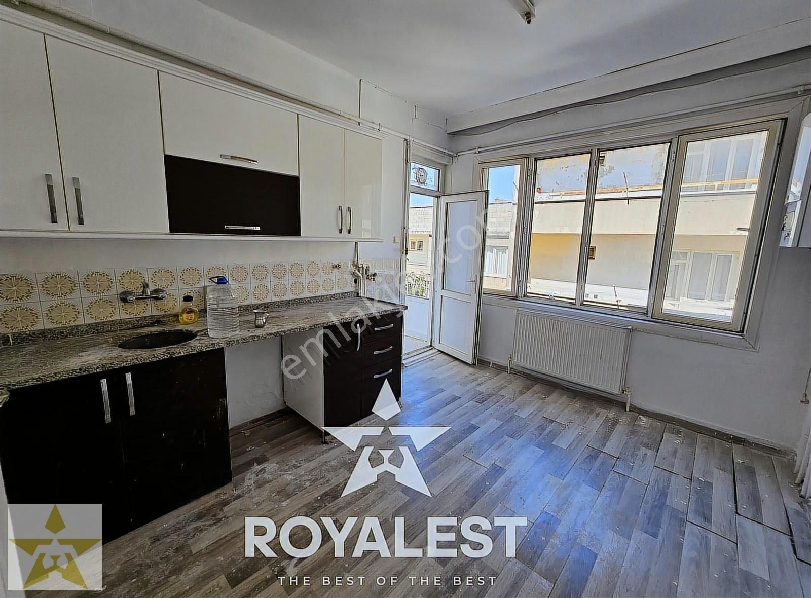 Royalest'ten Yaprak'ta Geniş Bakımlı Ferah Daire