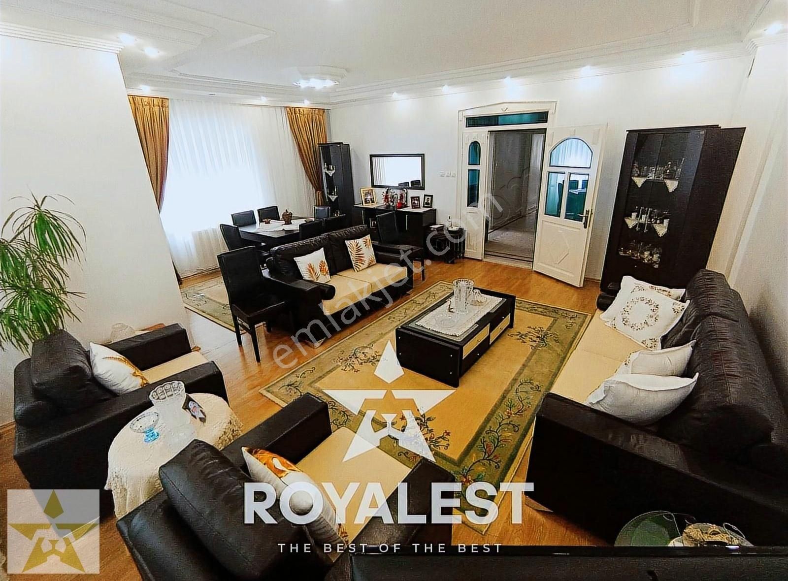 Royalest'ten Eveveyn Banyolu Garajlı Geniş Ve Bakımlı 3+1