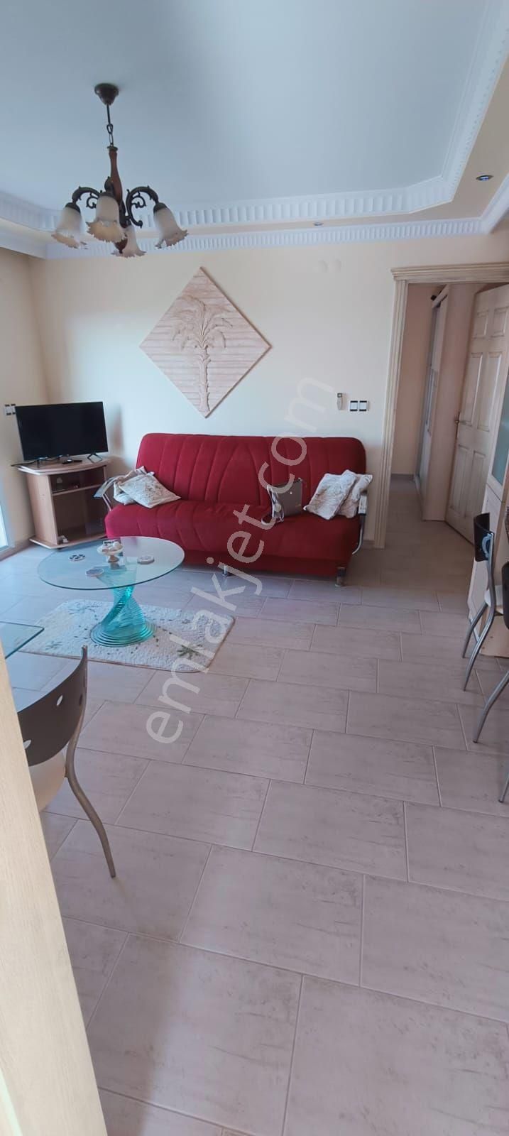 Kuşadası, Kadınlar Denizinde Eşyalı Kiralık Daire